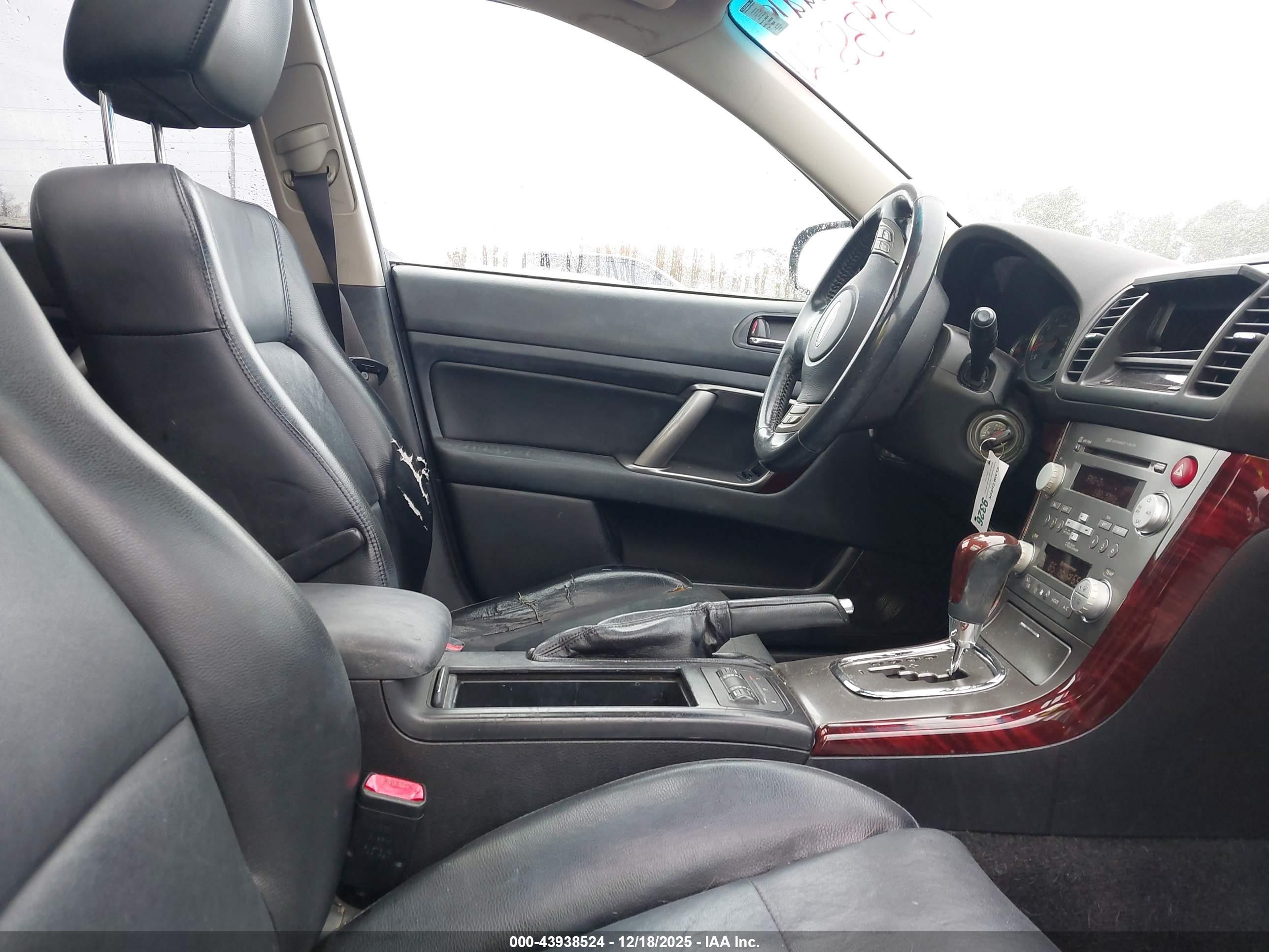 SUBARU OUTBACK image 5