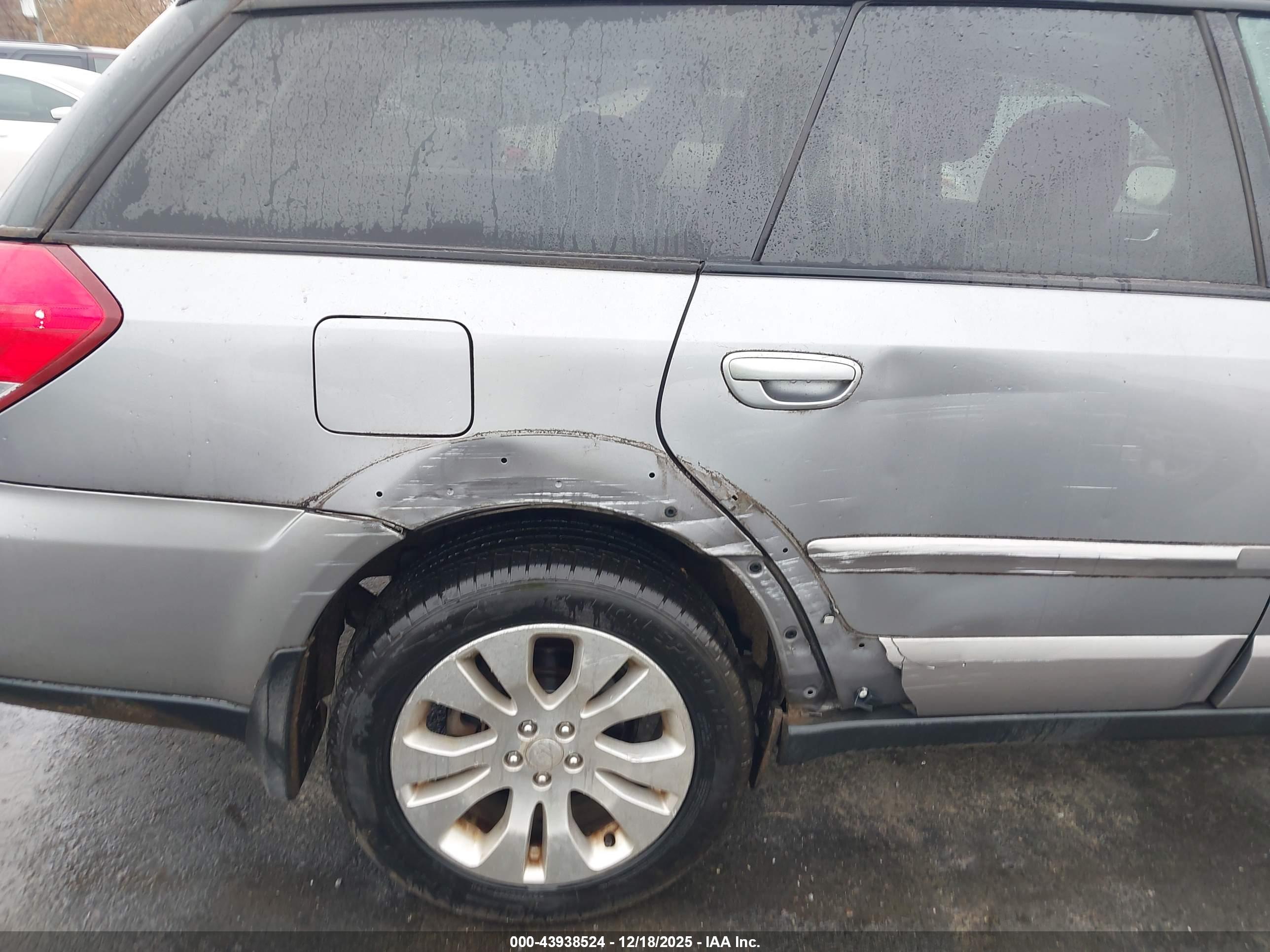SUBARU OUTBACK image 6