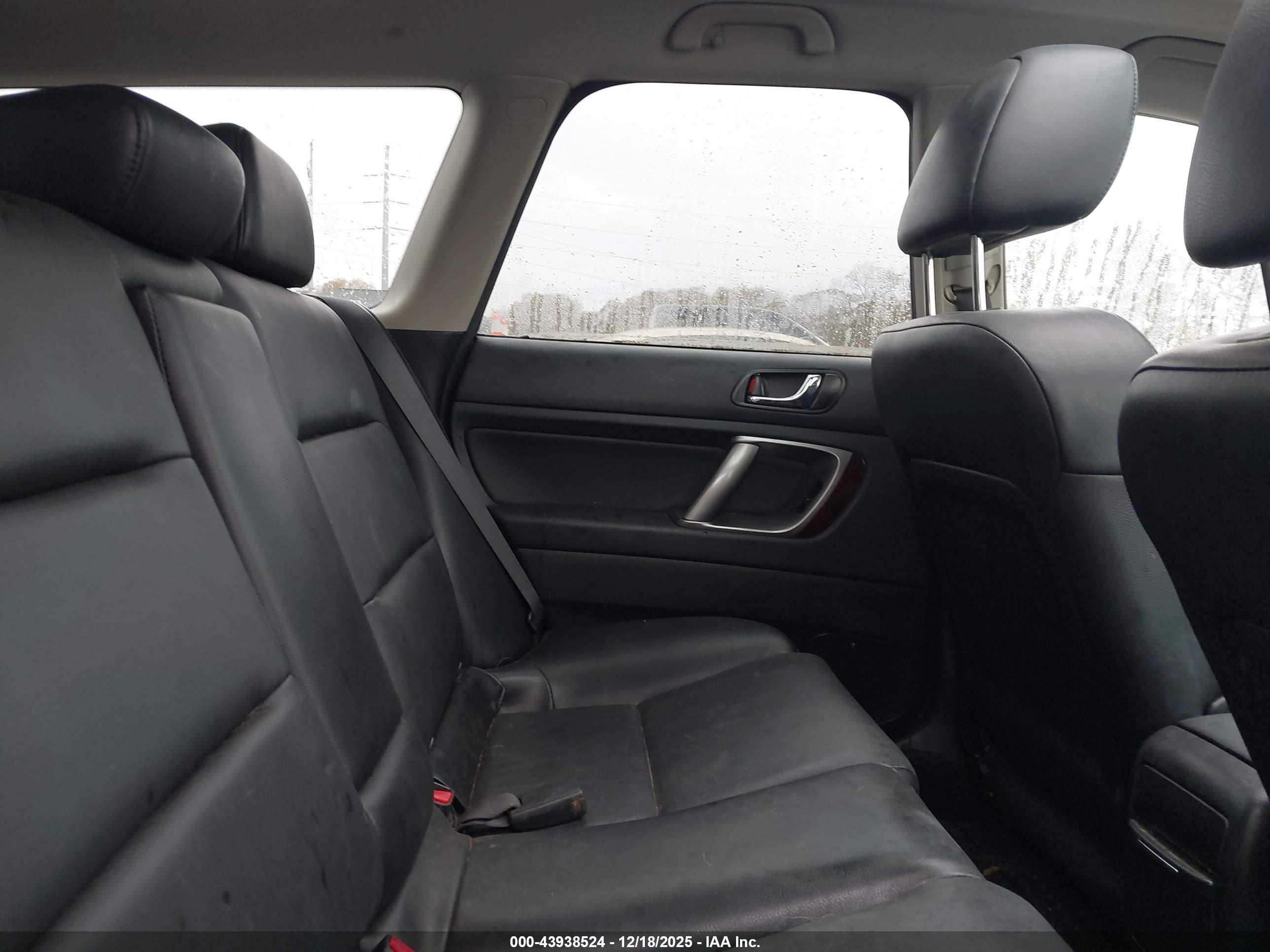 SUBARU OUTBACK image 8