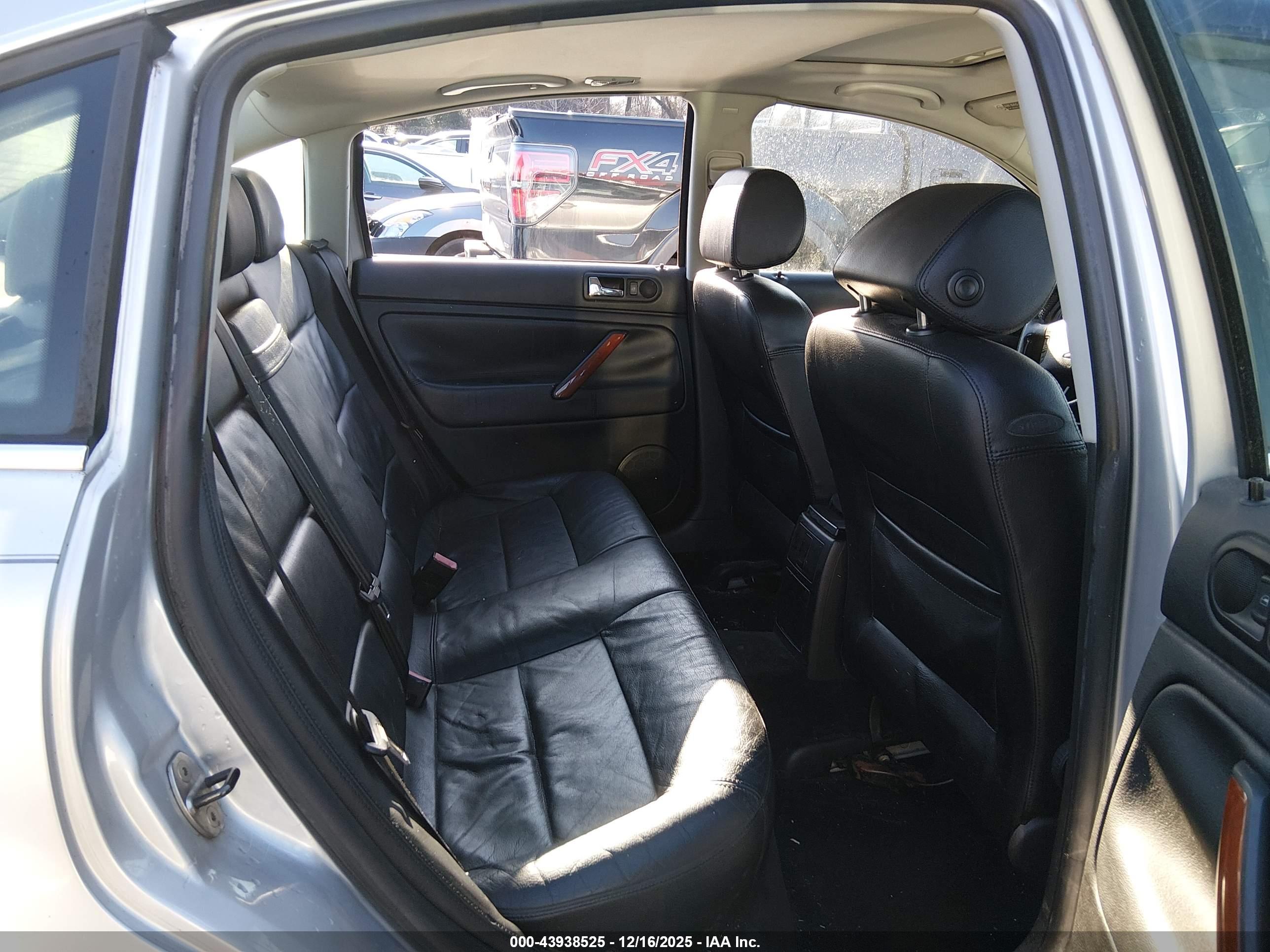VOLKSWAGEN PASSAT image 8