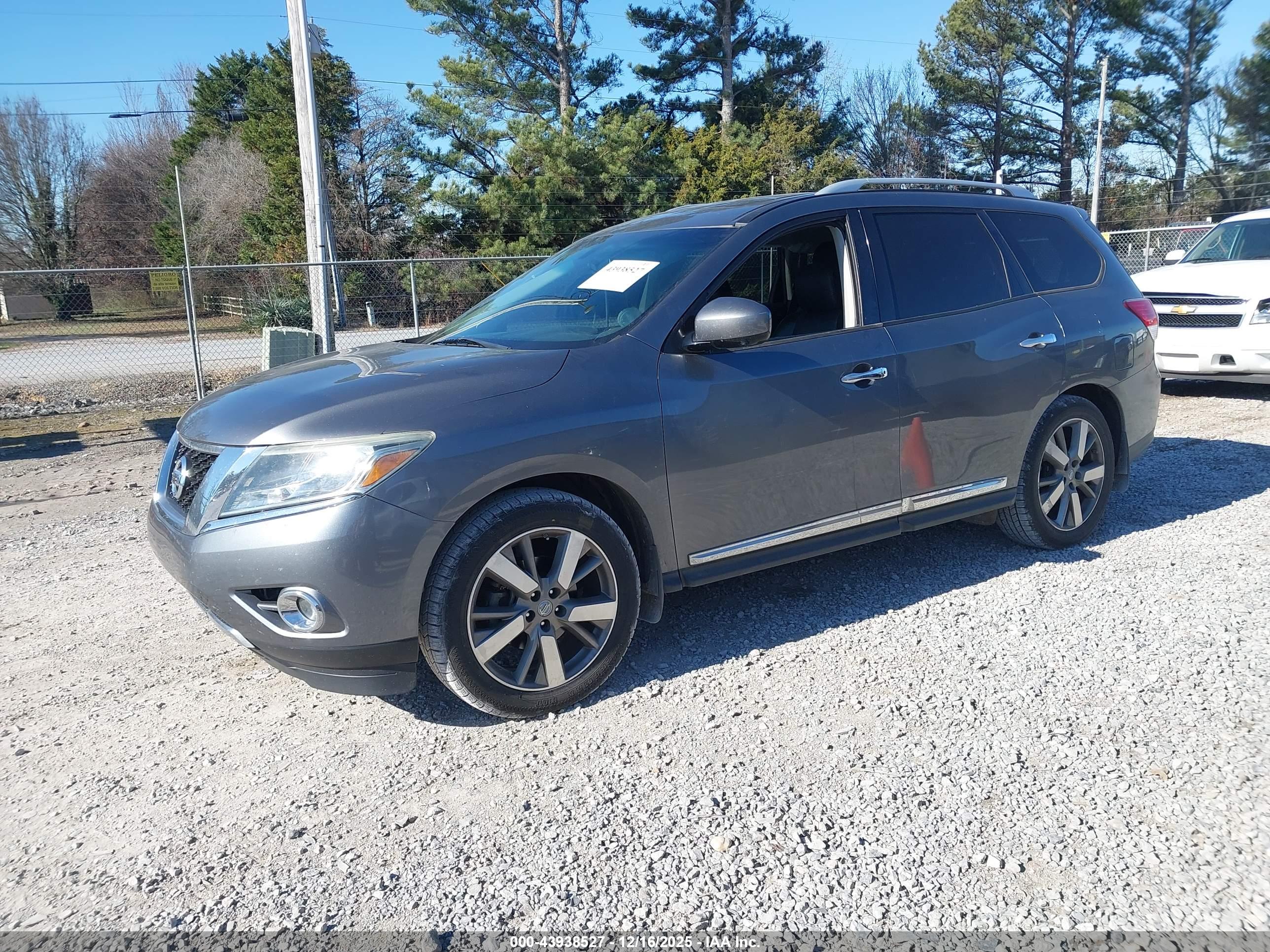 NISSAN PATHFINDER image 2