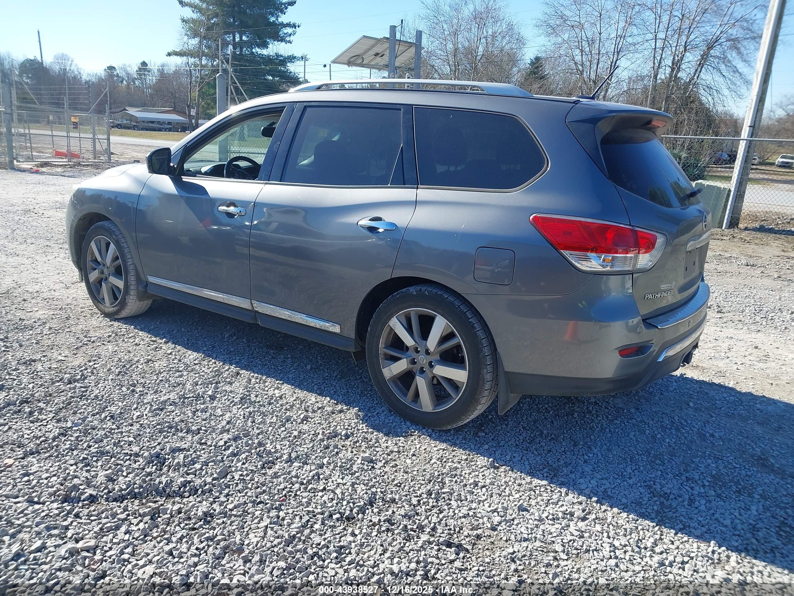 NISSAN PATHFINDER image 3