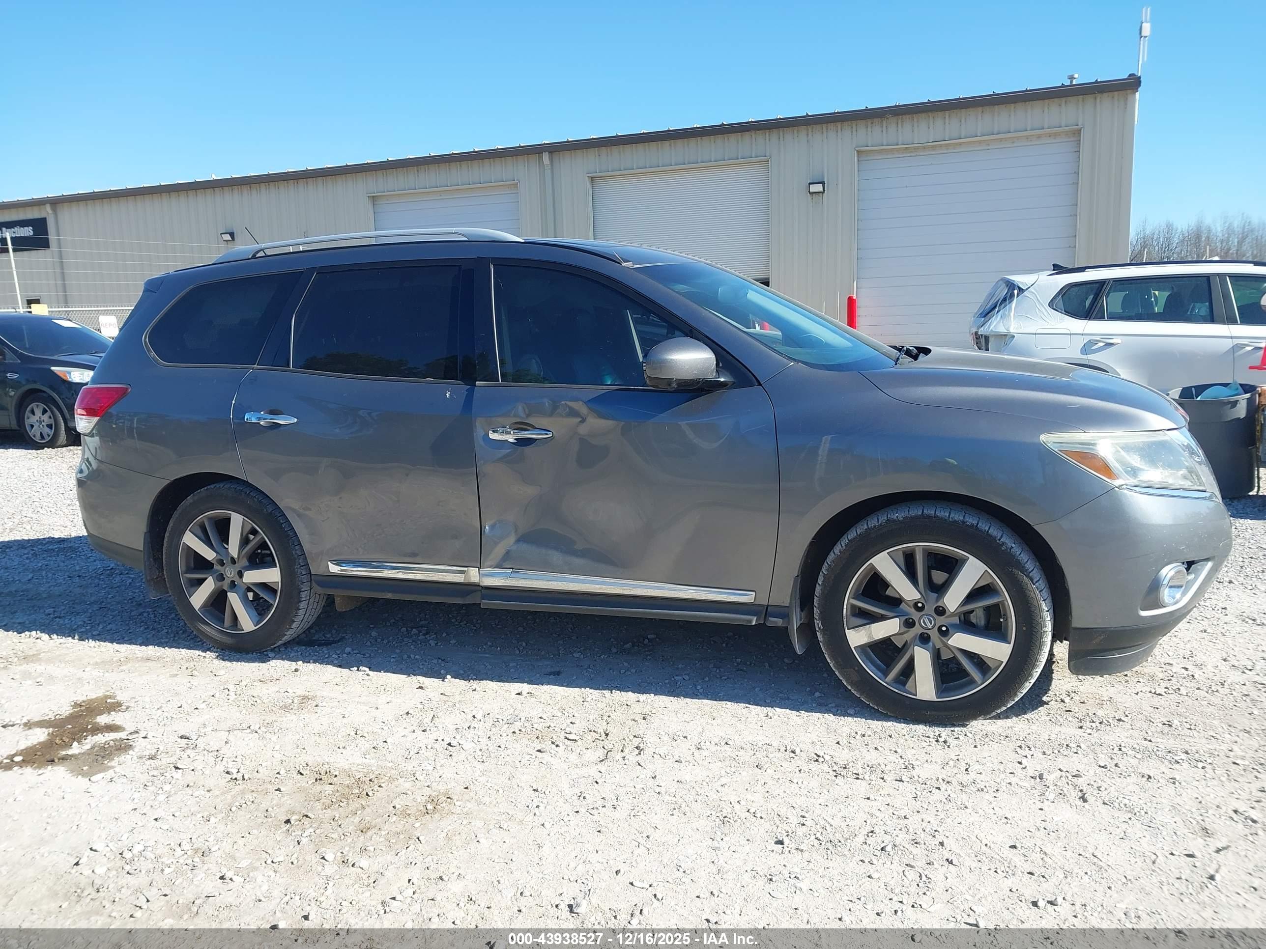 NISSAN PATHFINDER image 6