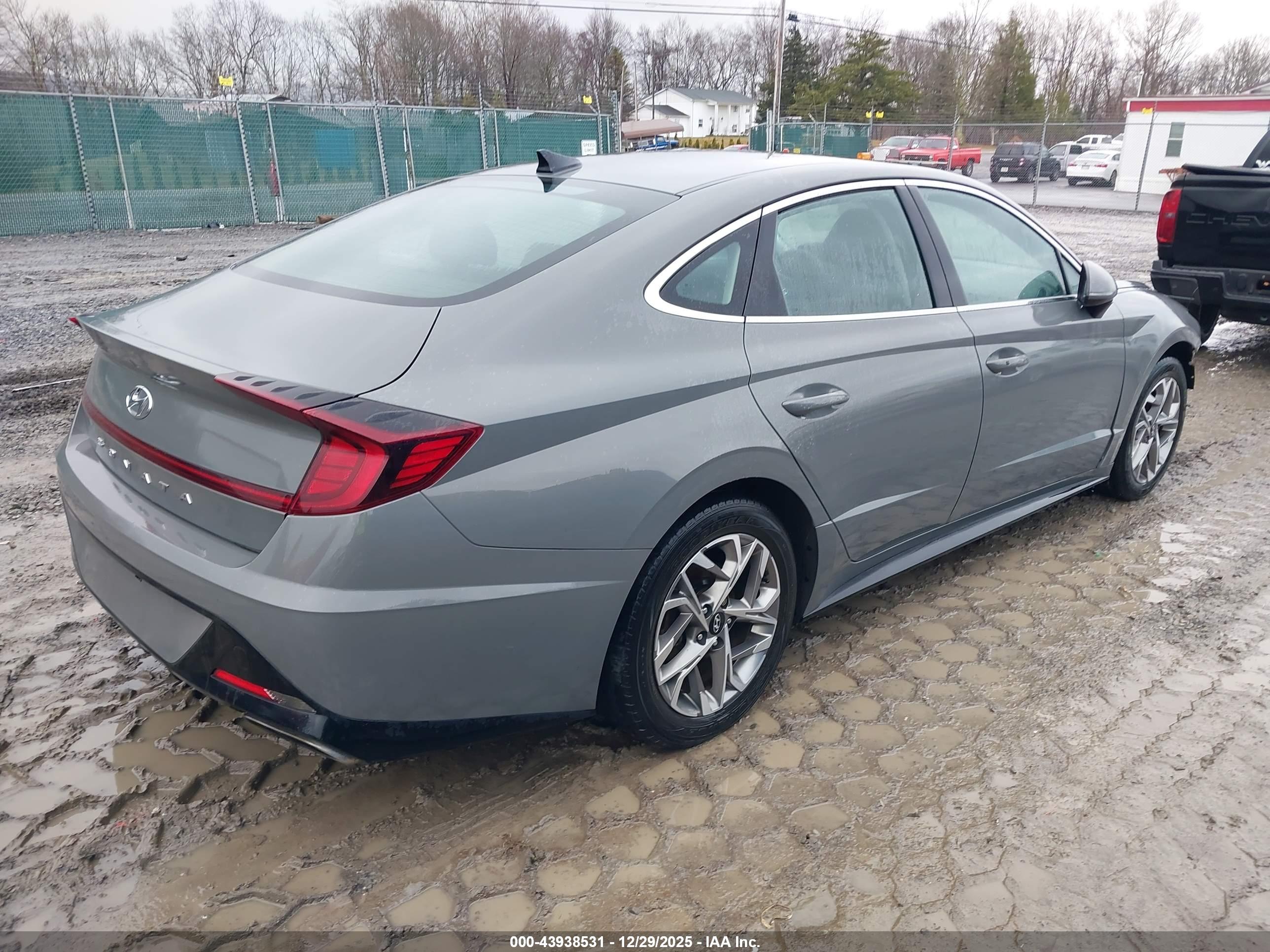 HYUNDAI SONATA image 4