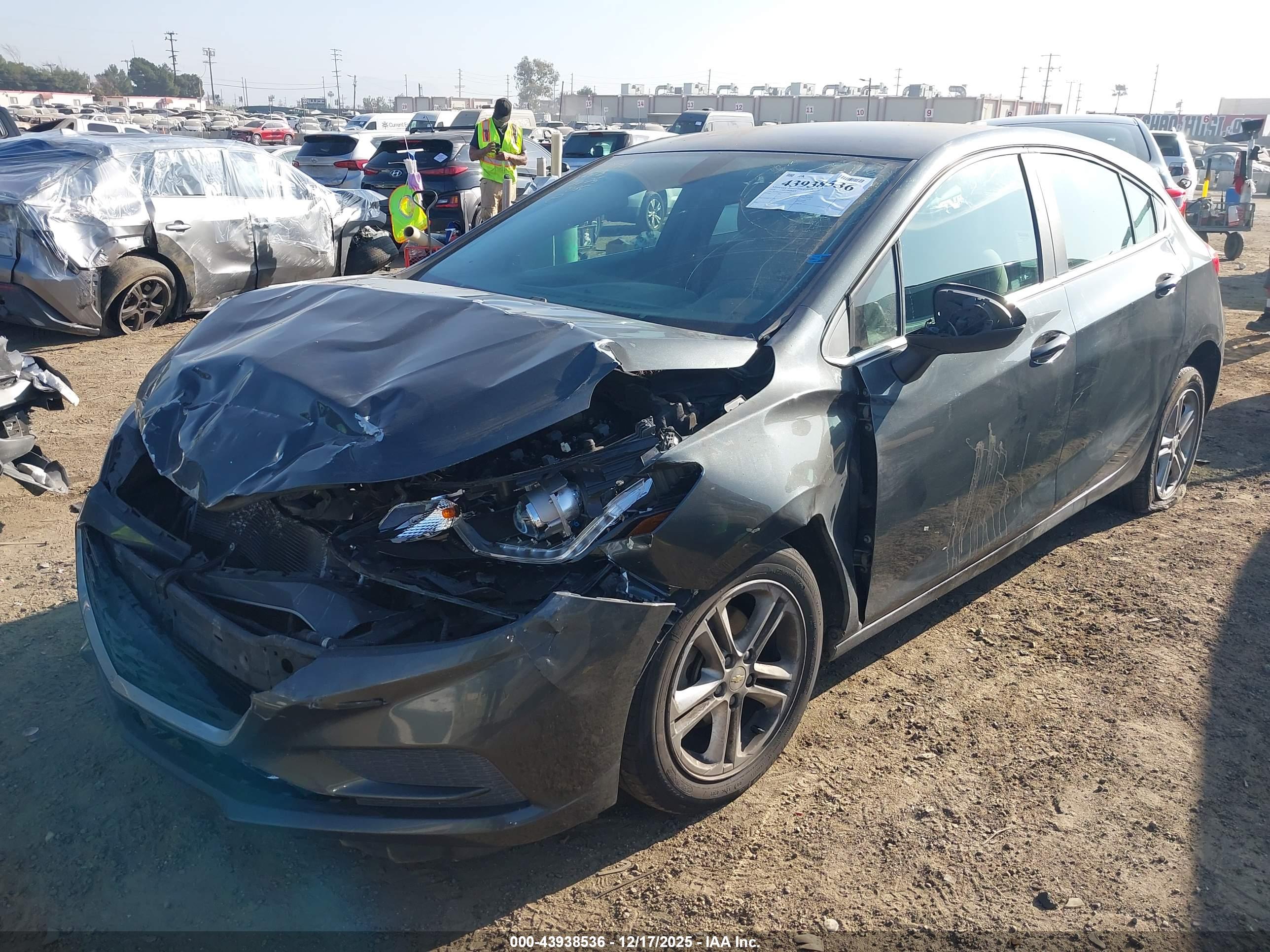 CHEVROLET CRUZE image 2