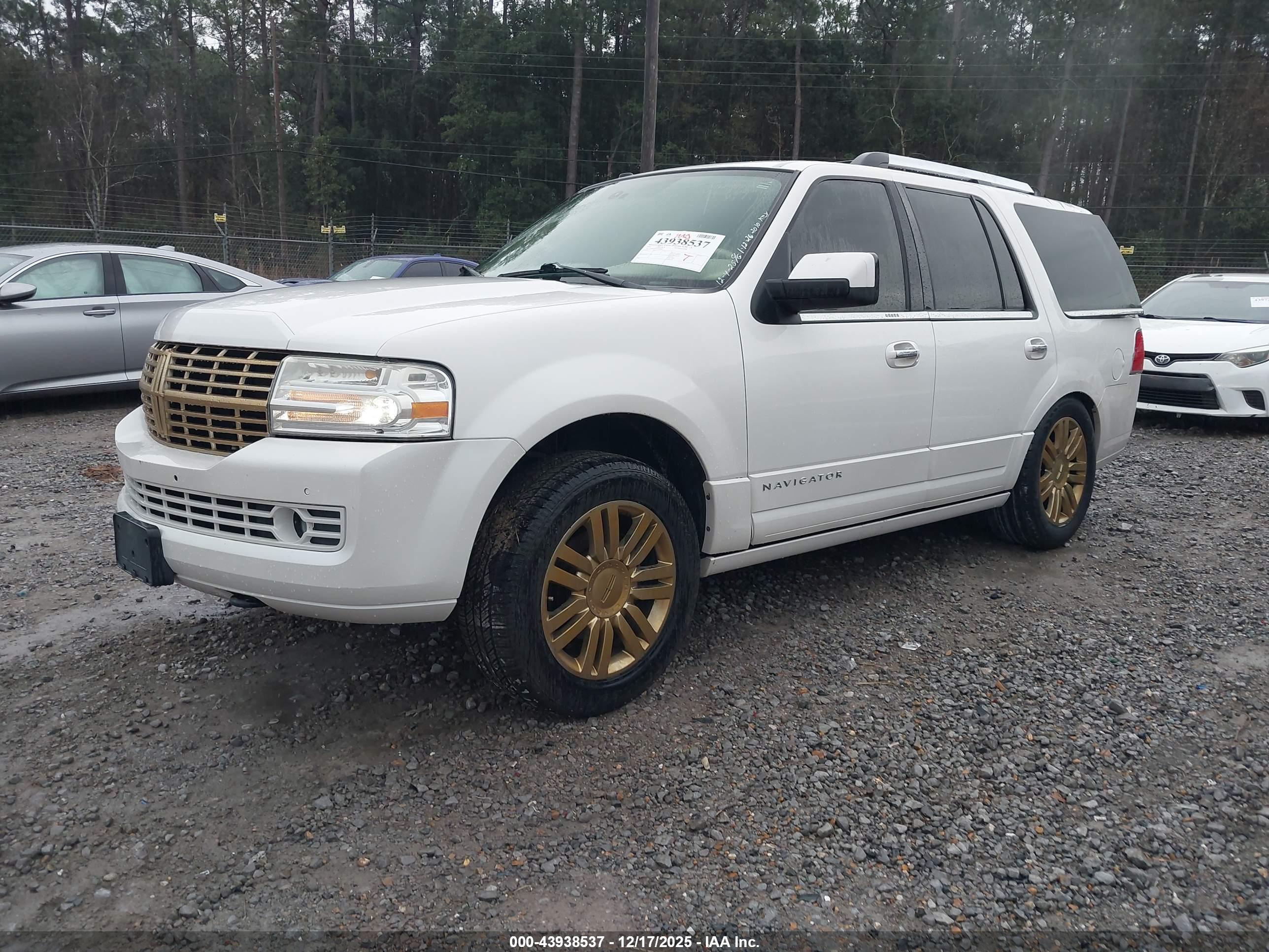 LINCOLN NAVIGATOR image 2