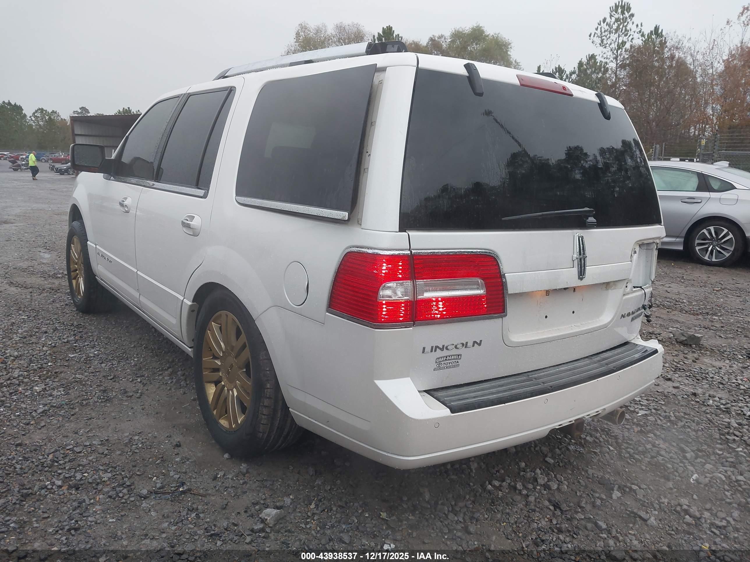 LINCOLN NAVIGATOR image 3