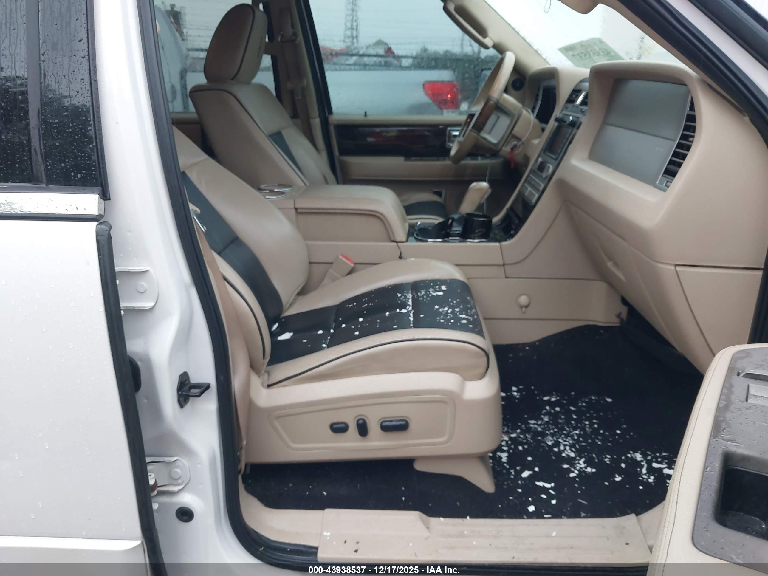 LINCOLN NAVIGATOR image 5