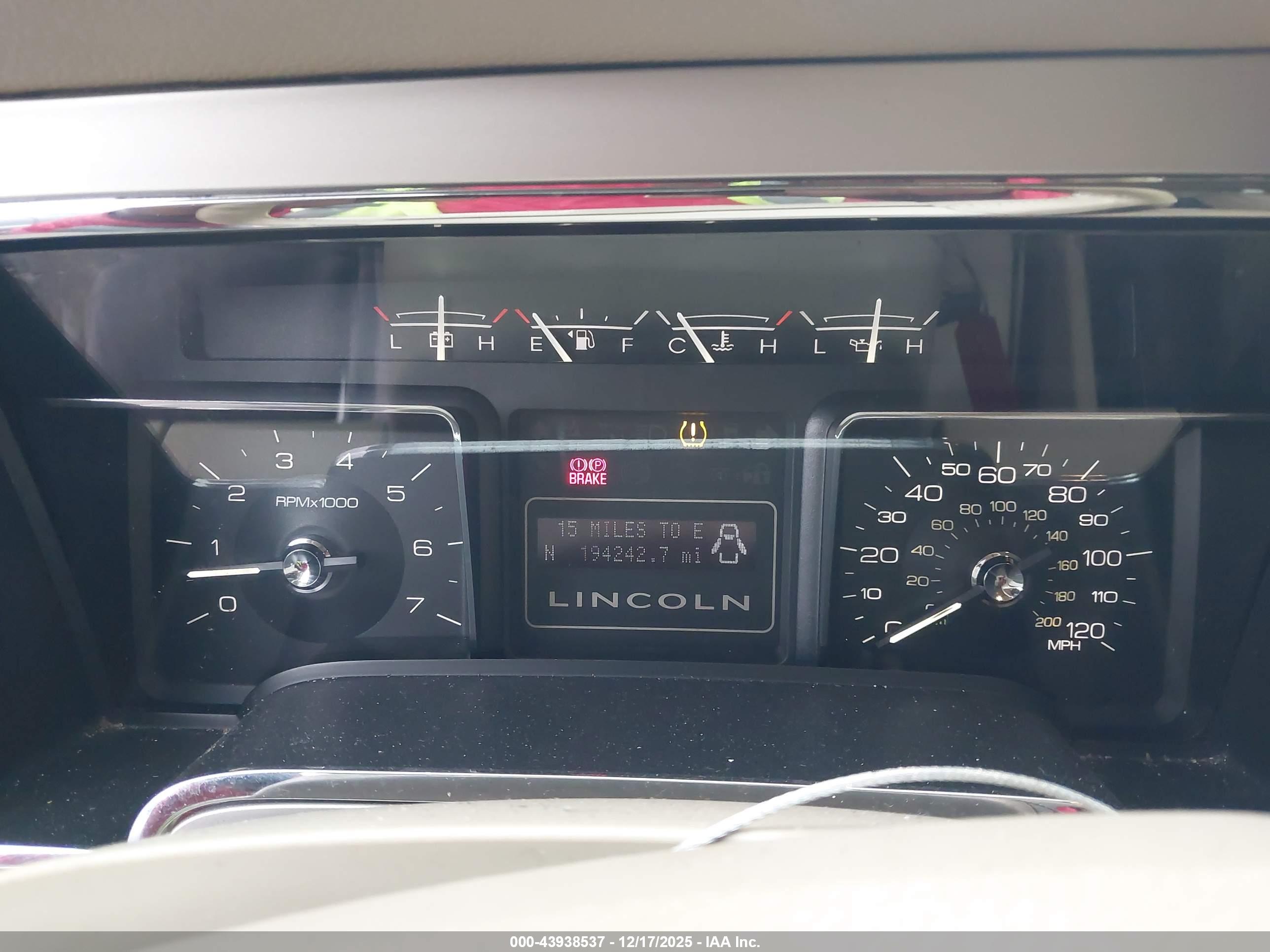 LINCOLN NAVIGATOR image 7
