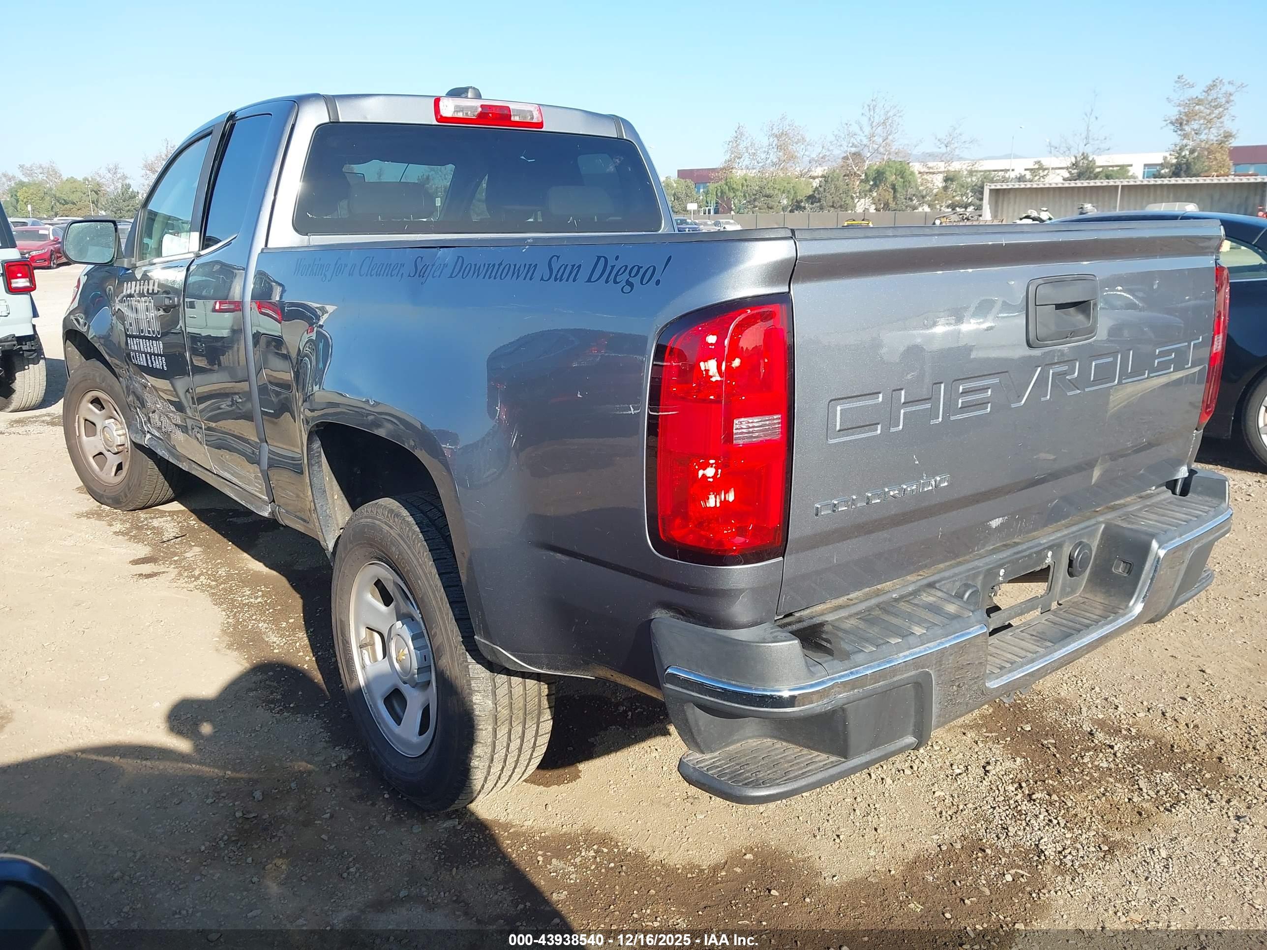 CHEVROLET COLORADO image 3