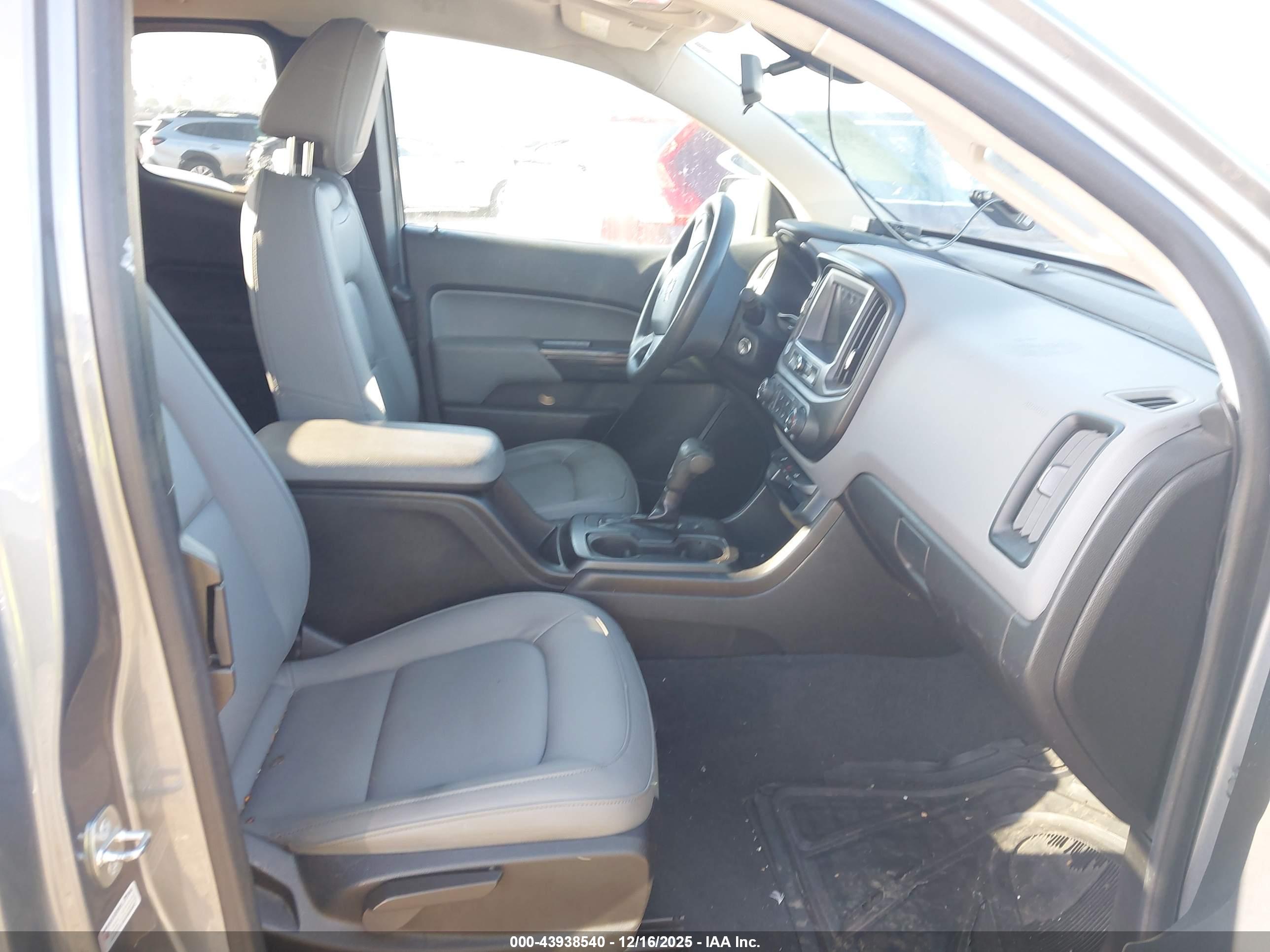 CHEVROLET COLORADO image 5