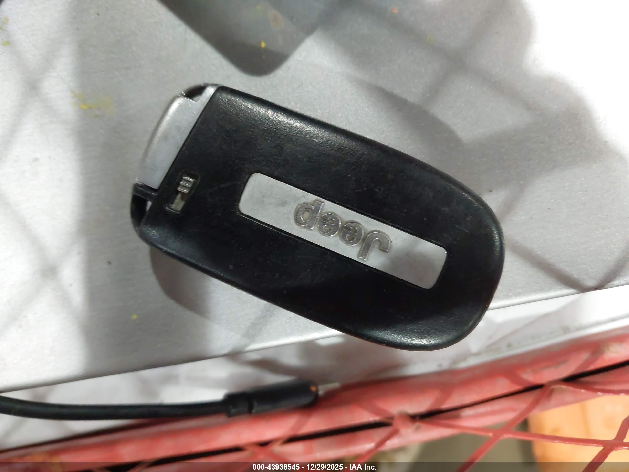 JEEP GRAND image 11