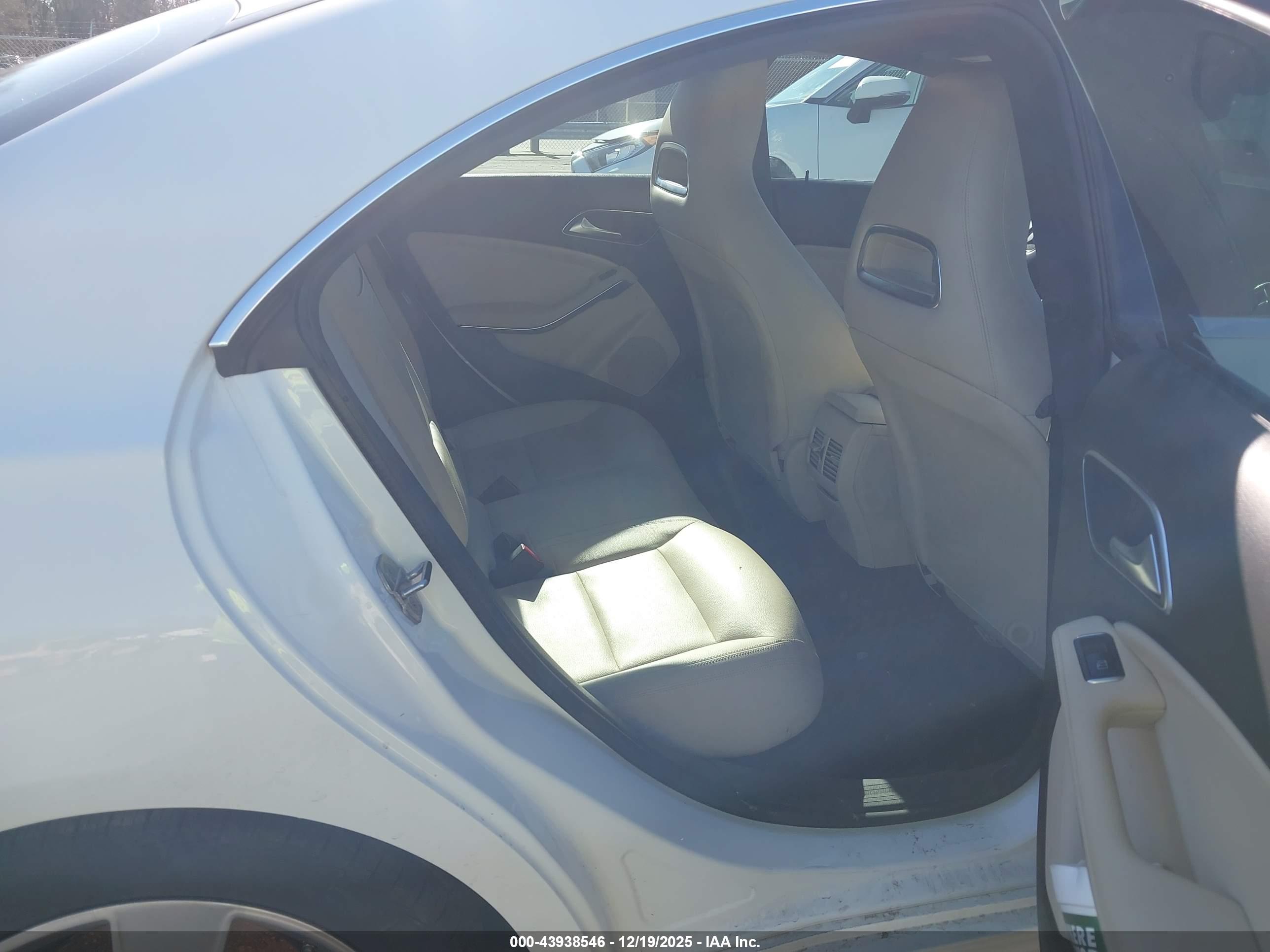MERCEDES-BENZ CLA image 8