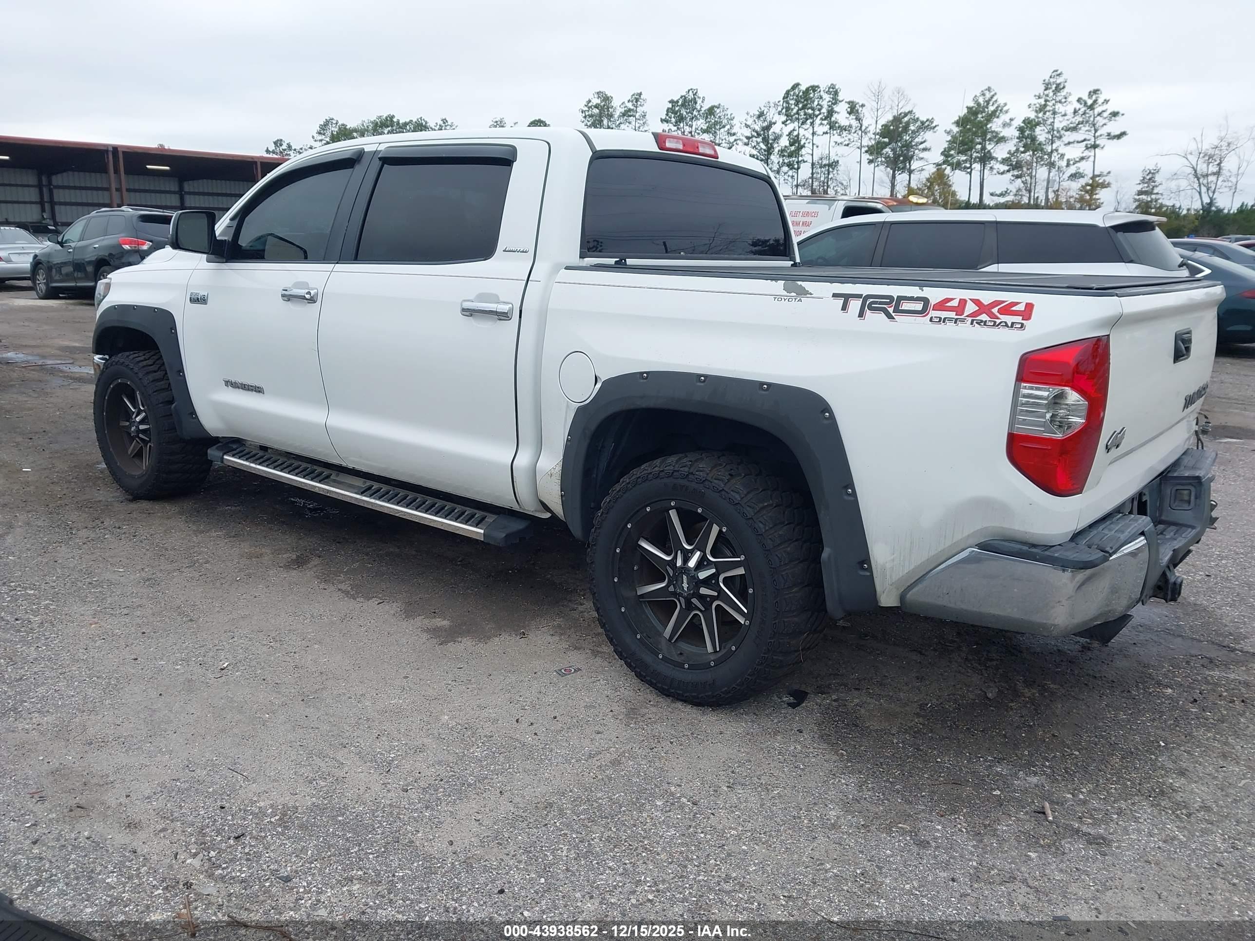 TOYOTA TUNDRA image 3