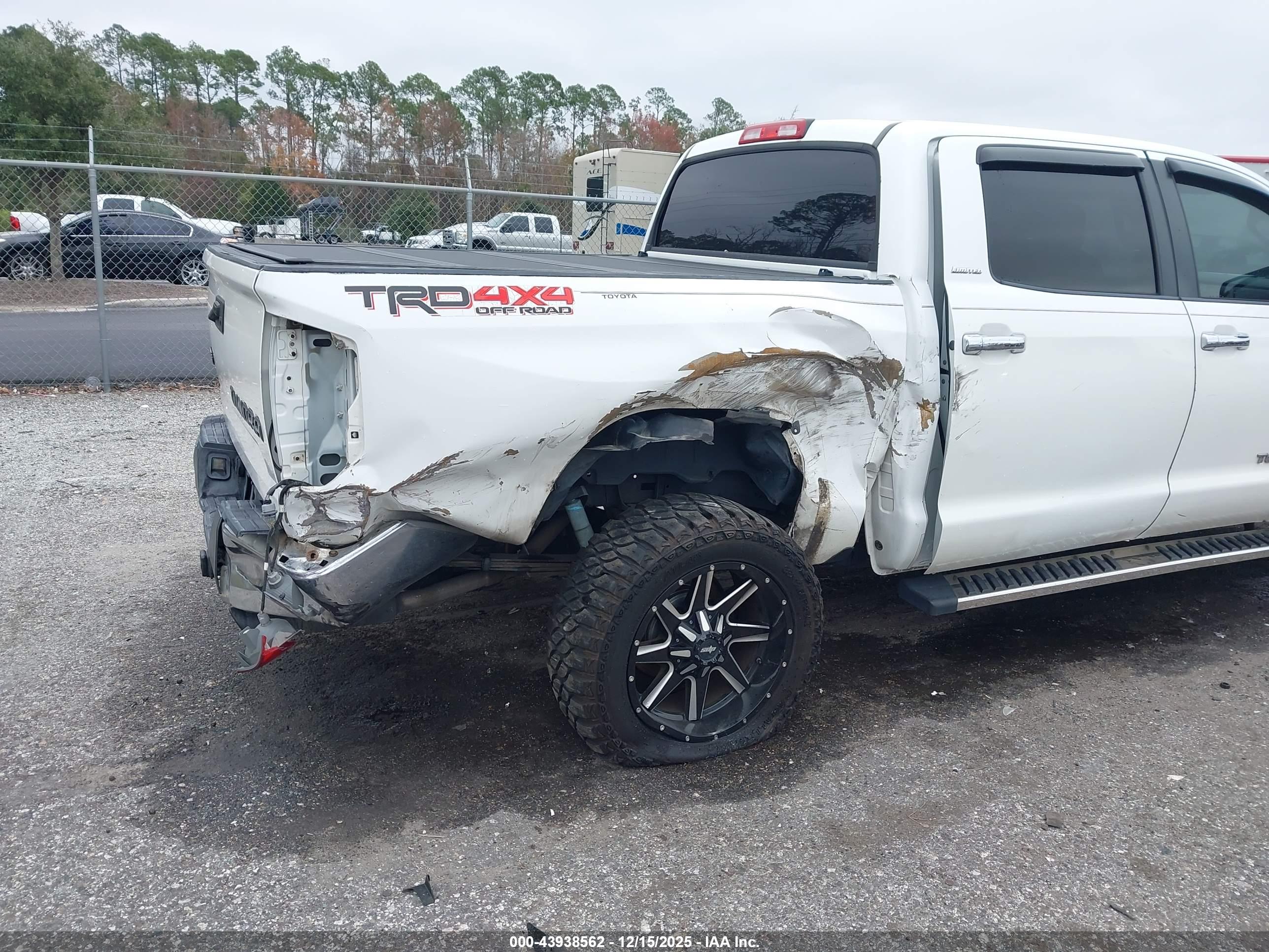 TOYOTA TUNDRA image 6