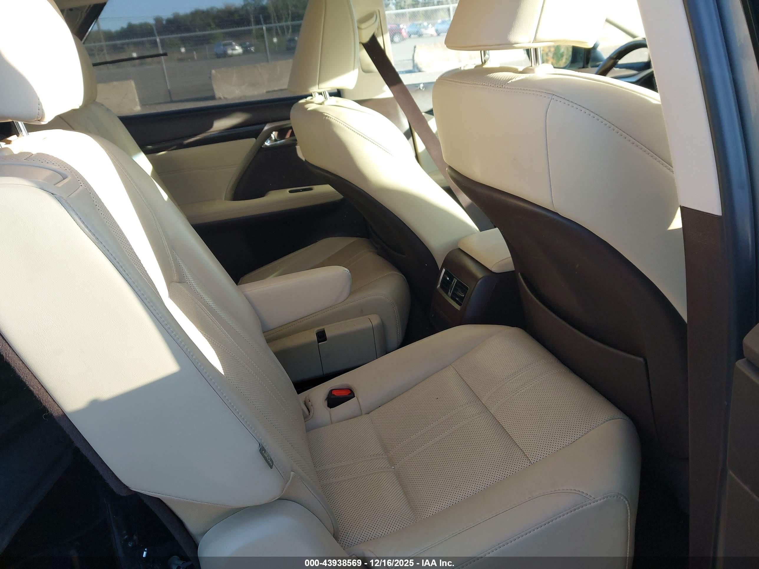 LEXUS RX image 8