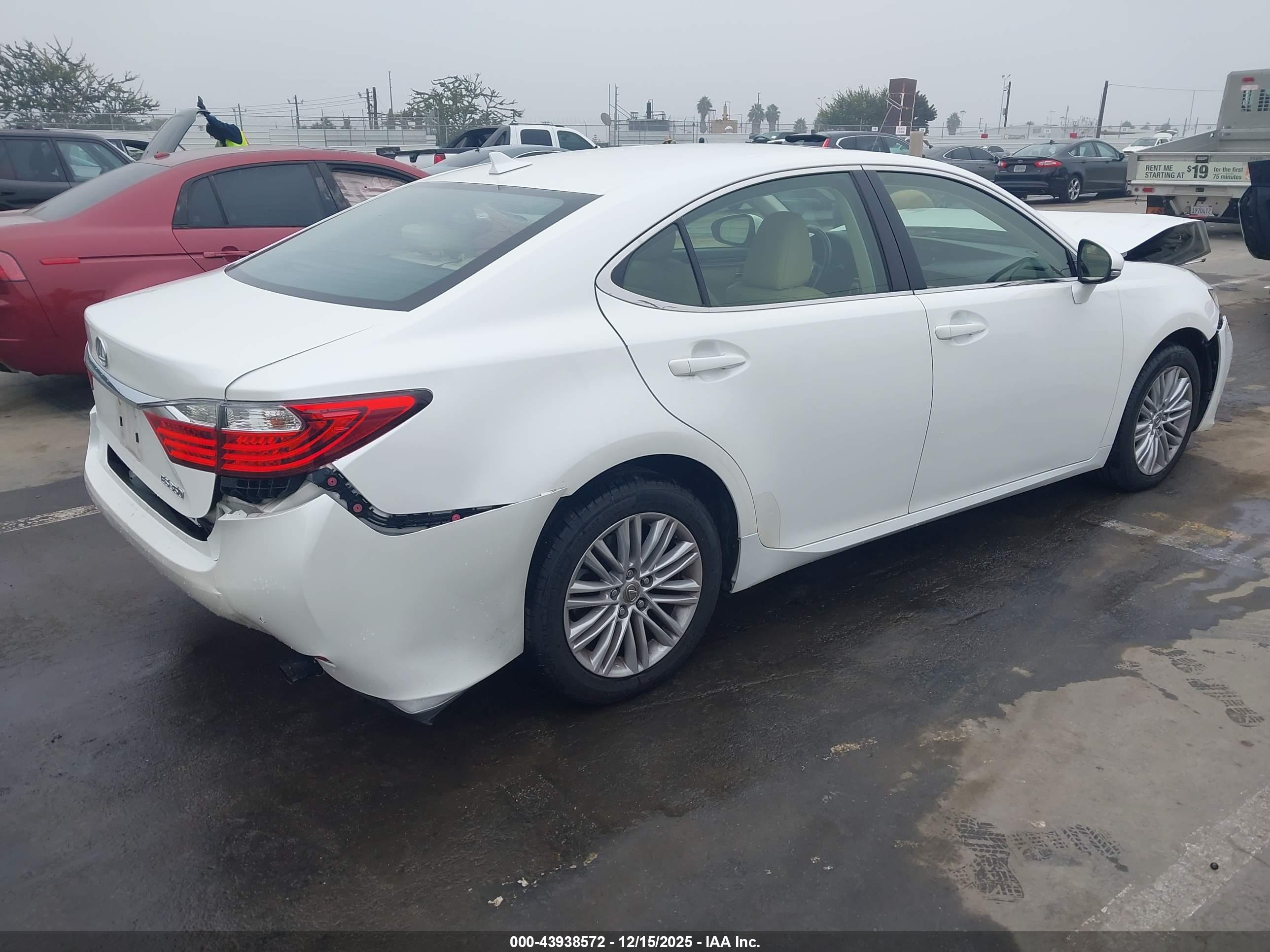 LEXUS ES image 4