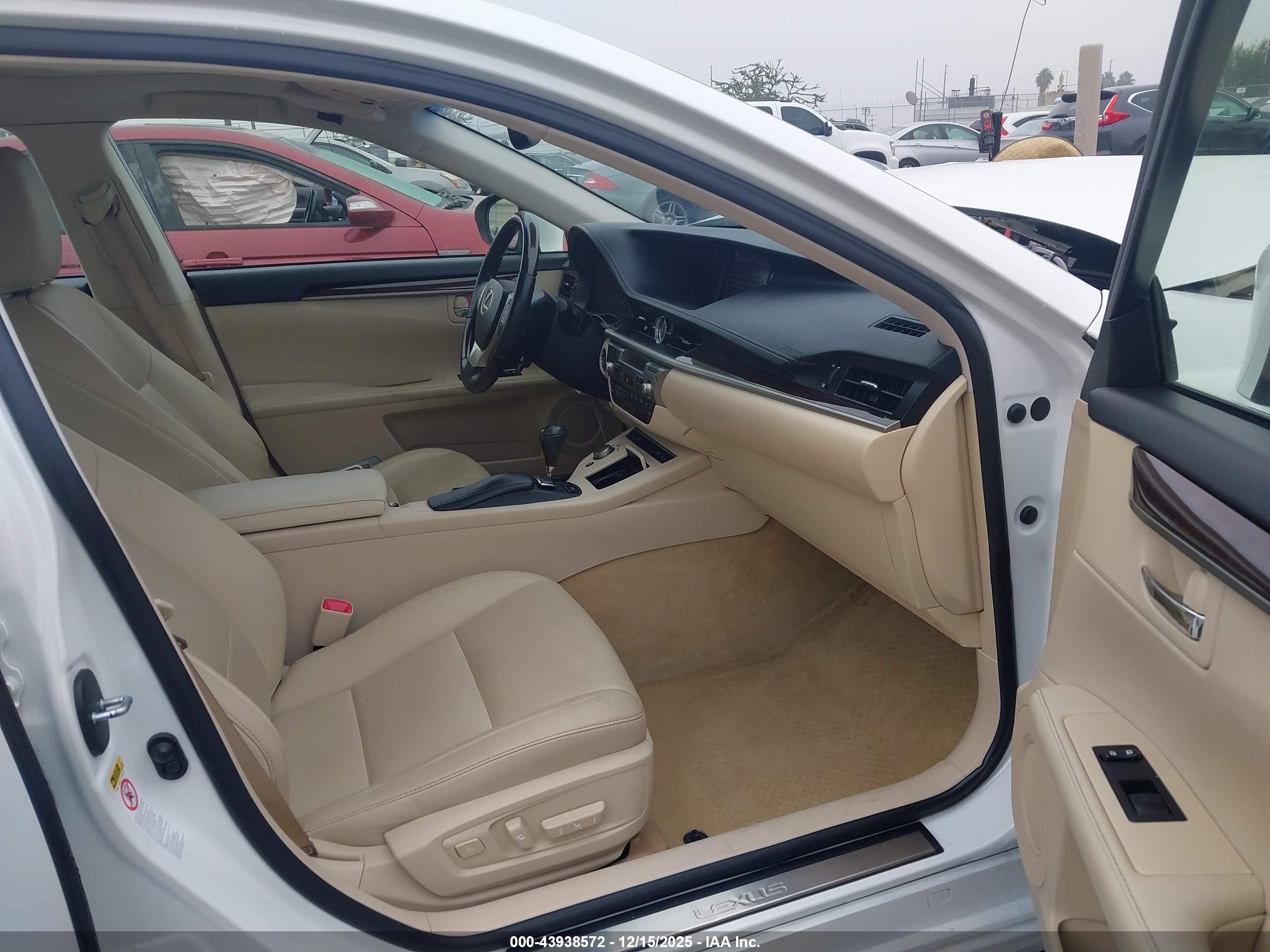 LEXUS ES image 5