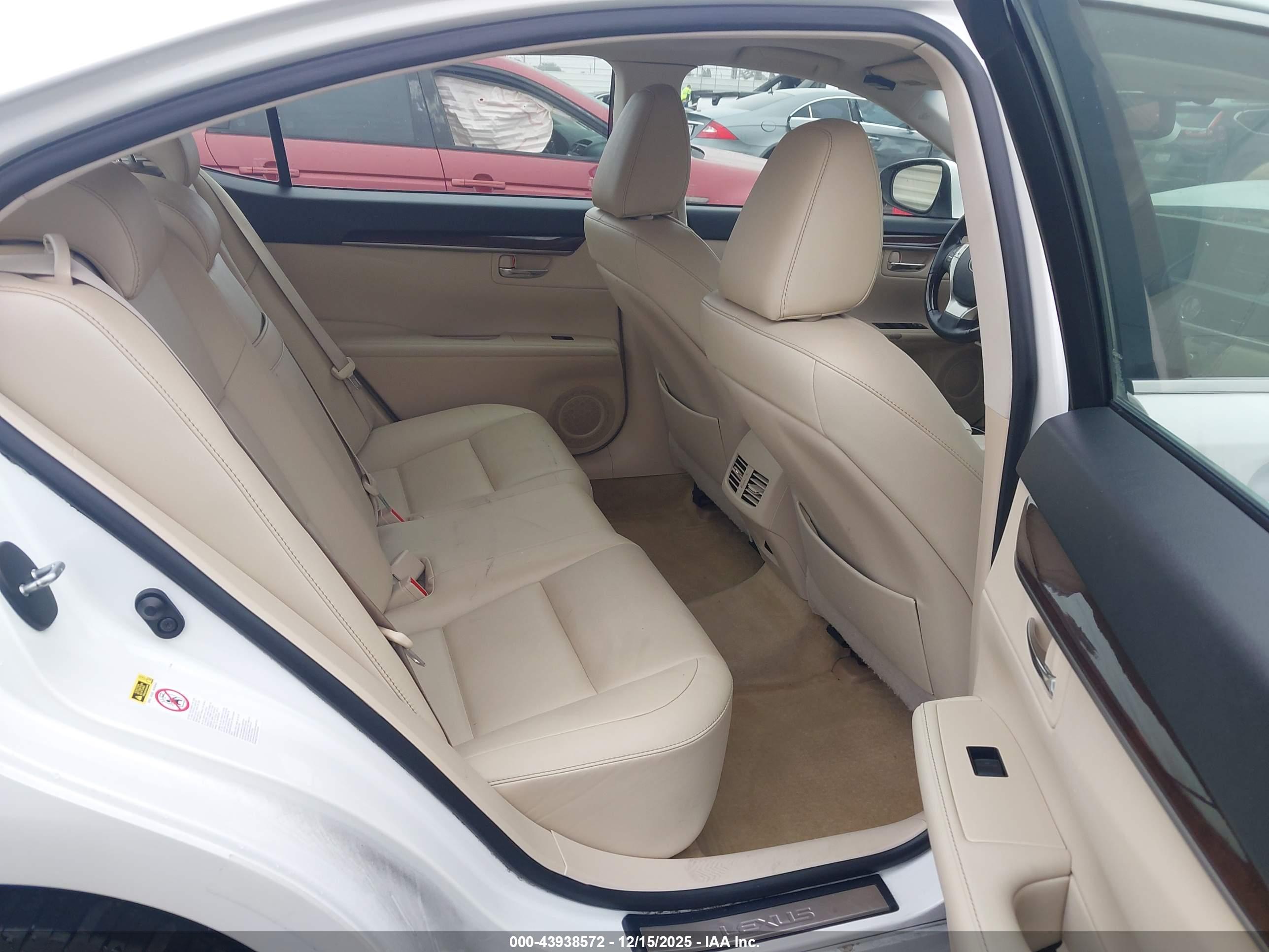 LEXUS ES image 8