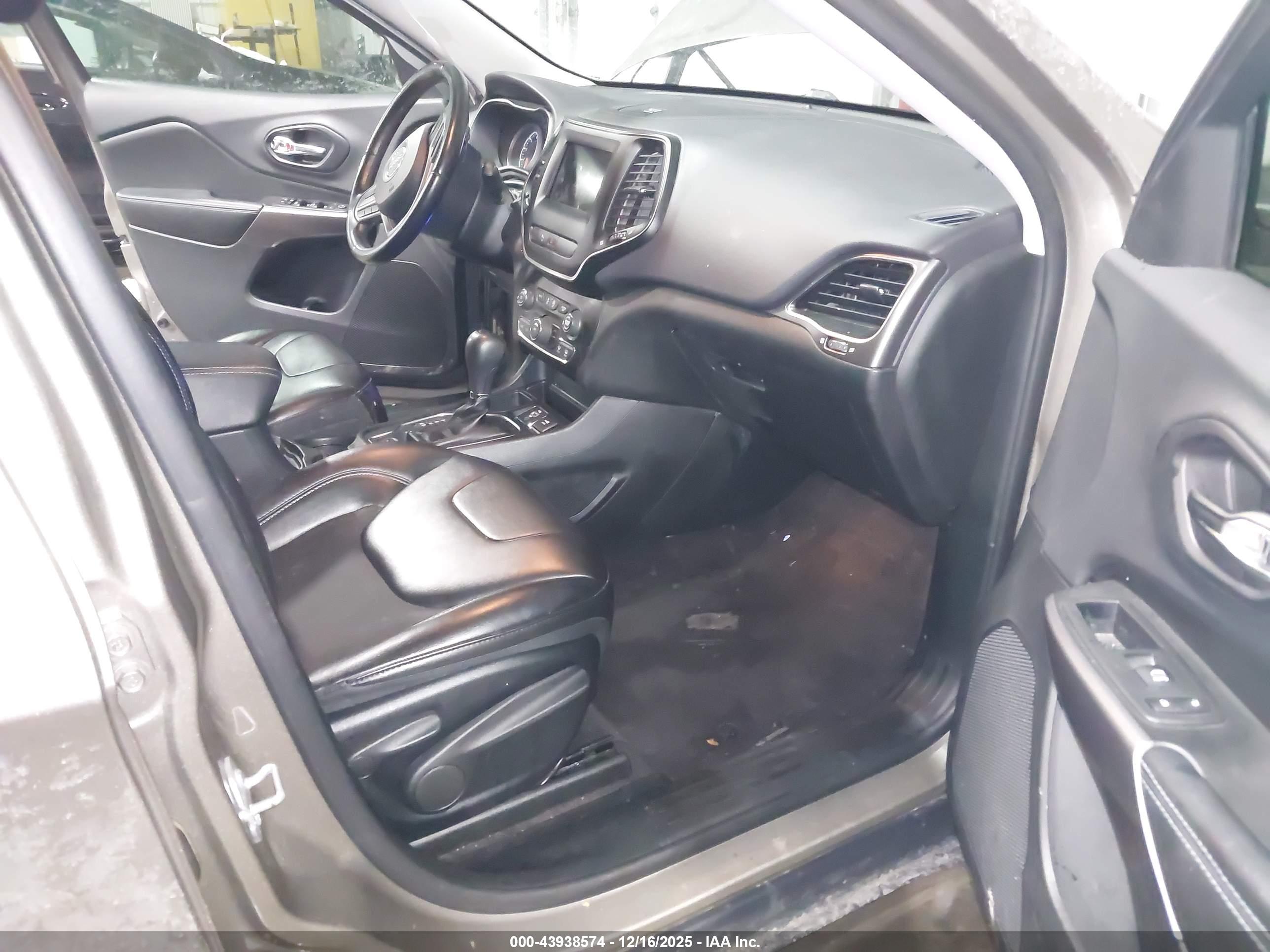 JEEP CHEROKEE image 5