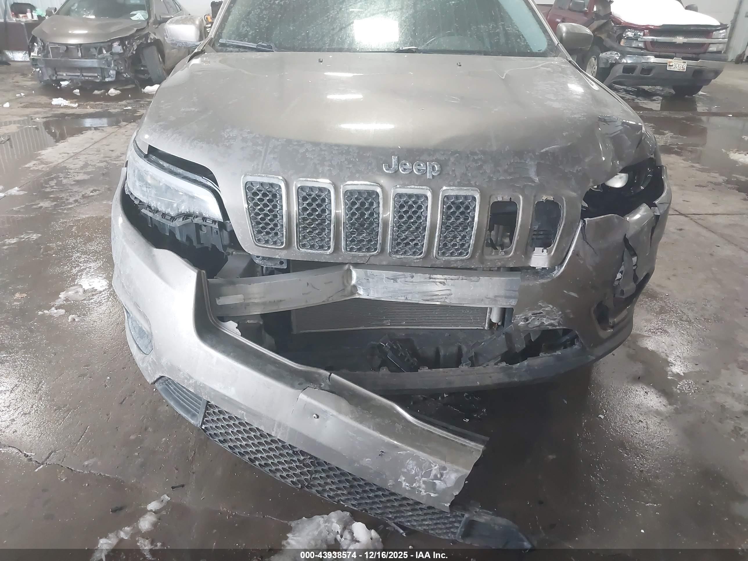 JEEP CHEROKEE image 6