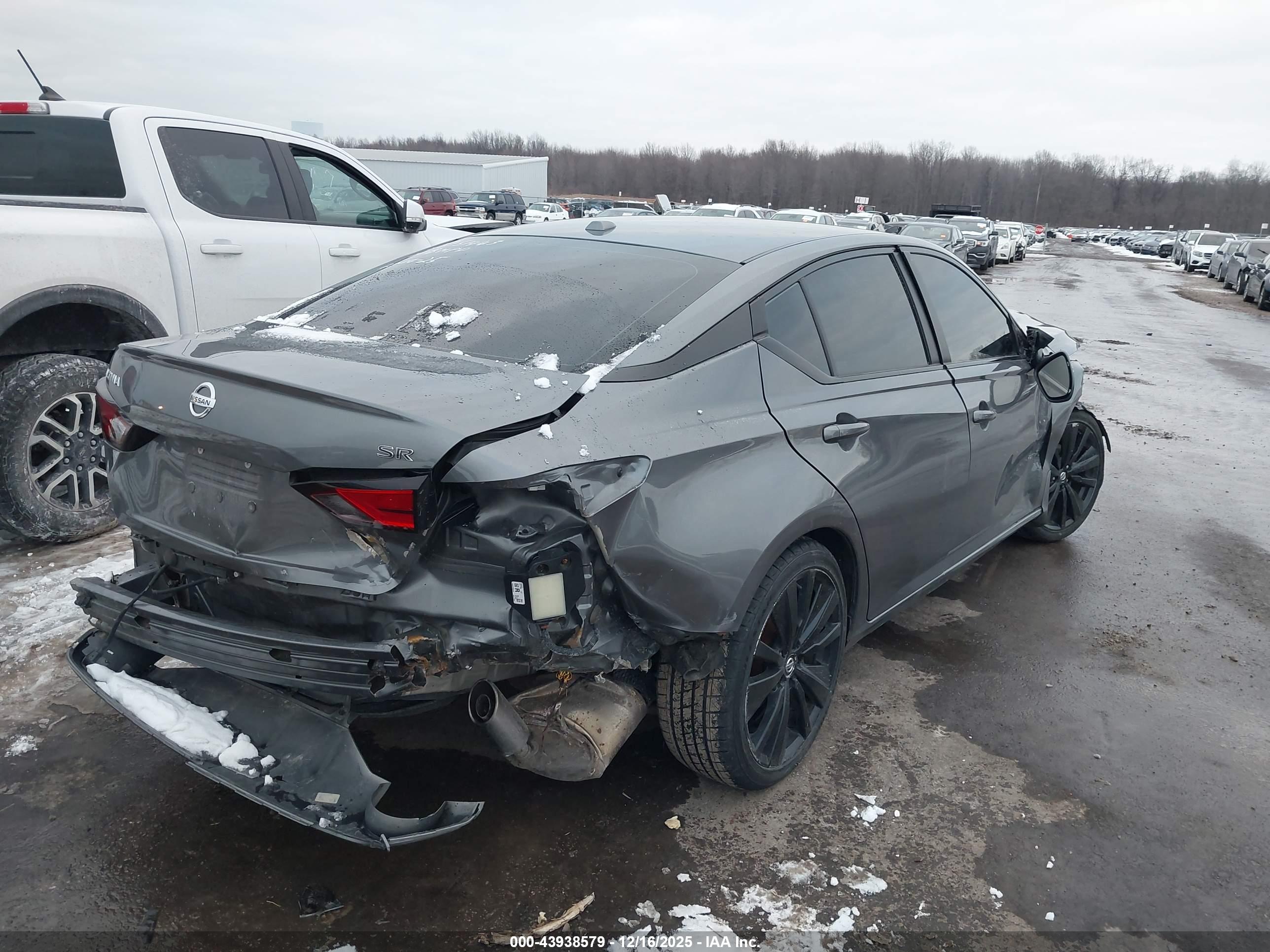 NISSAN ALTIMA image 4