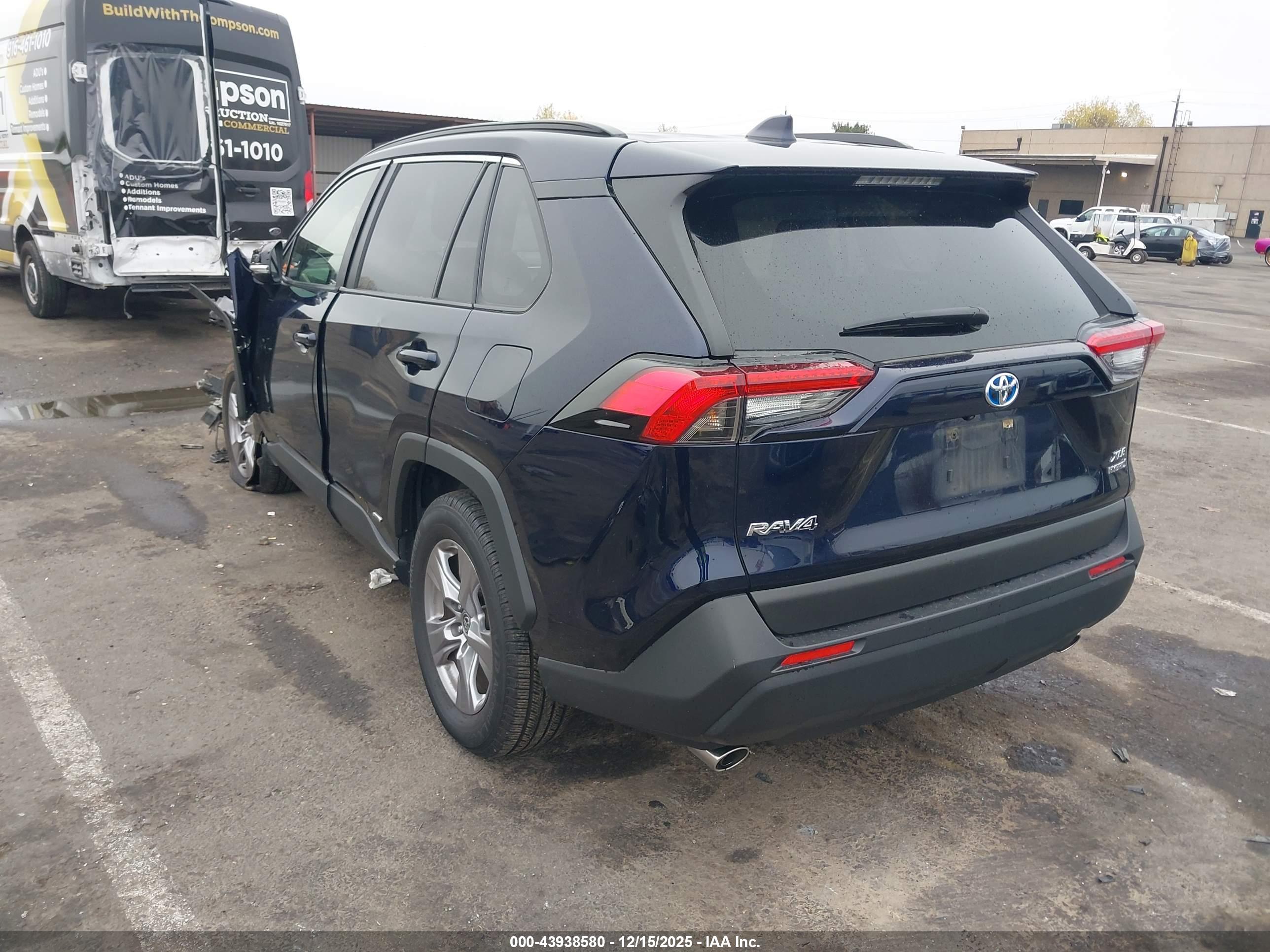 TOYOTA RAV4 image 3
