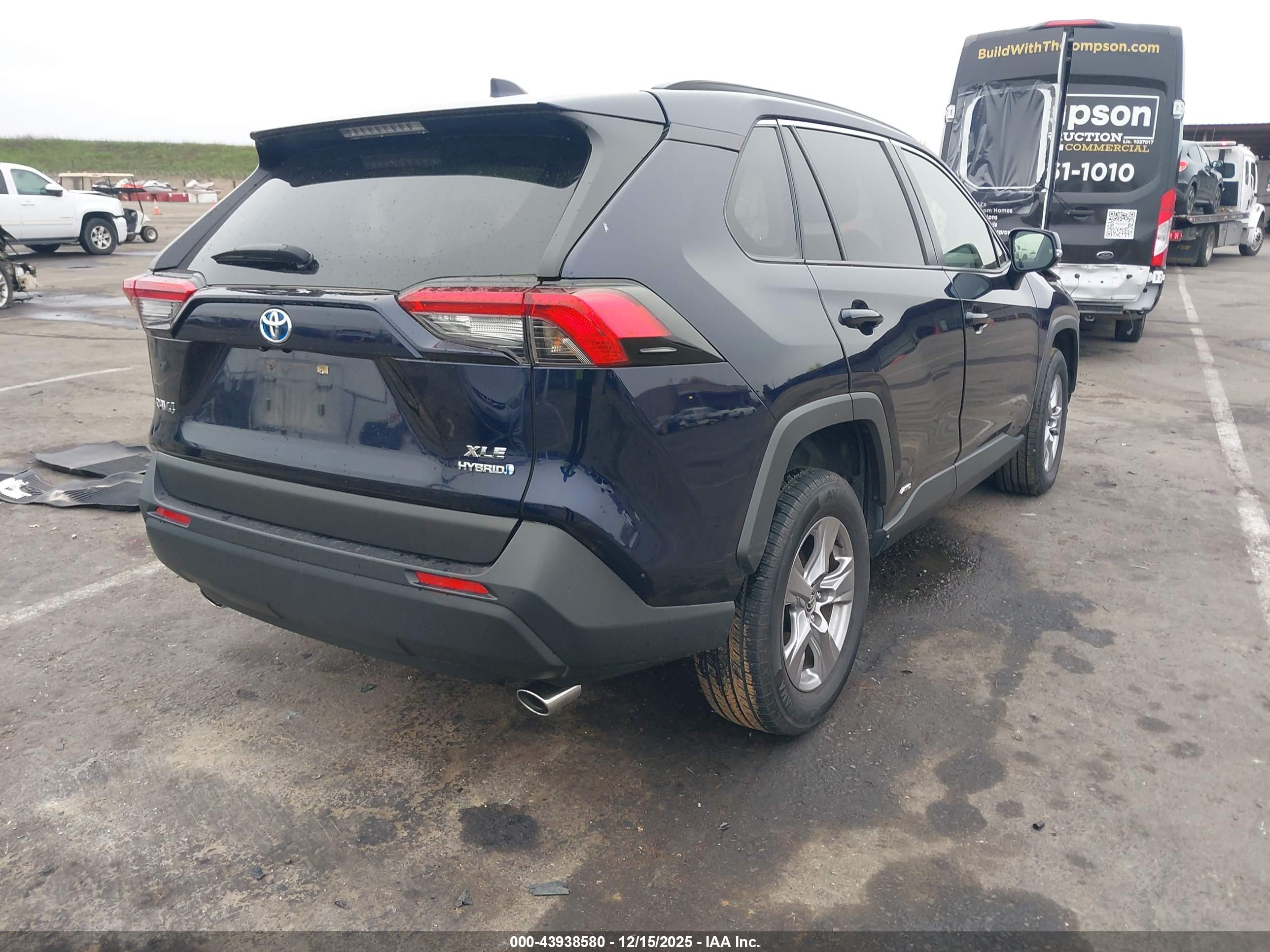 TOYOTA RAV4 image 4