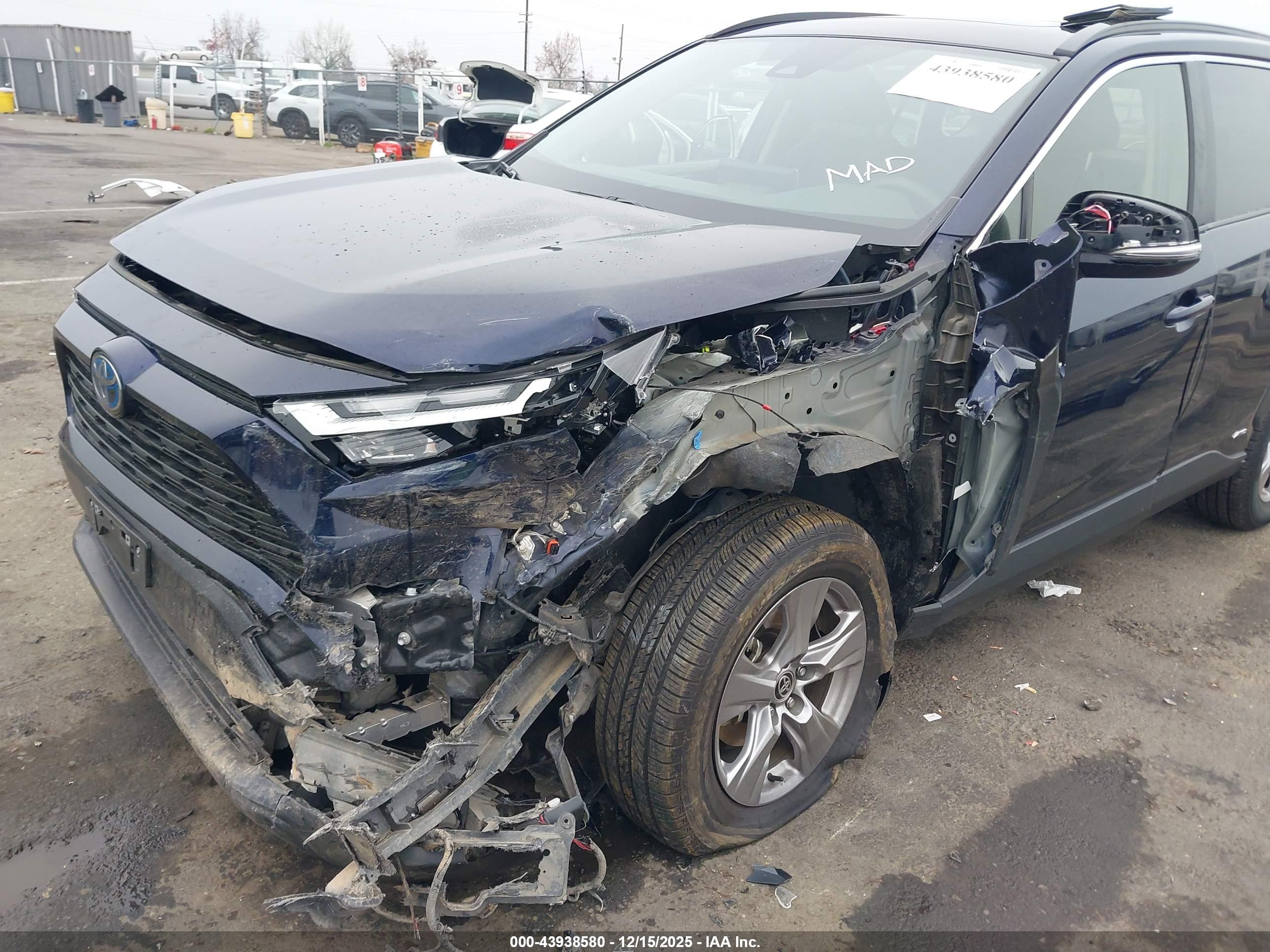 TOYOTA RAV4 image 6