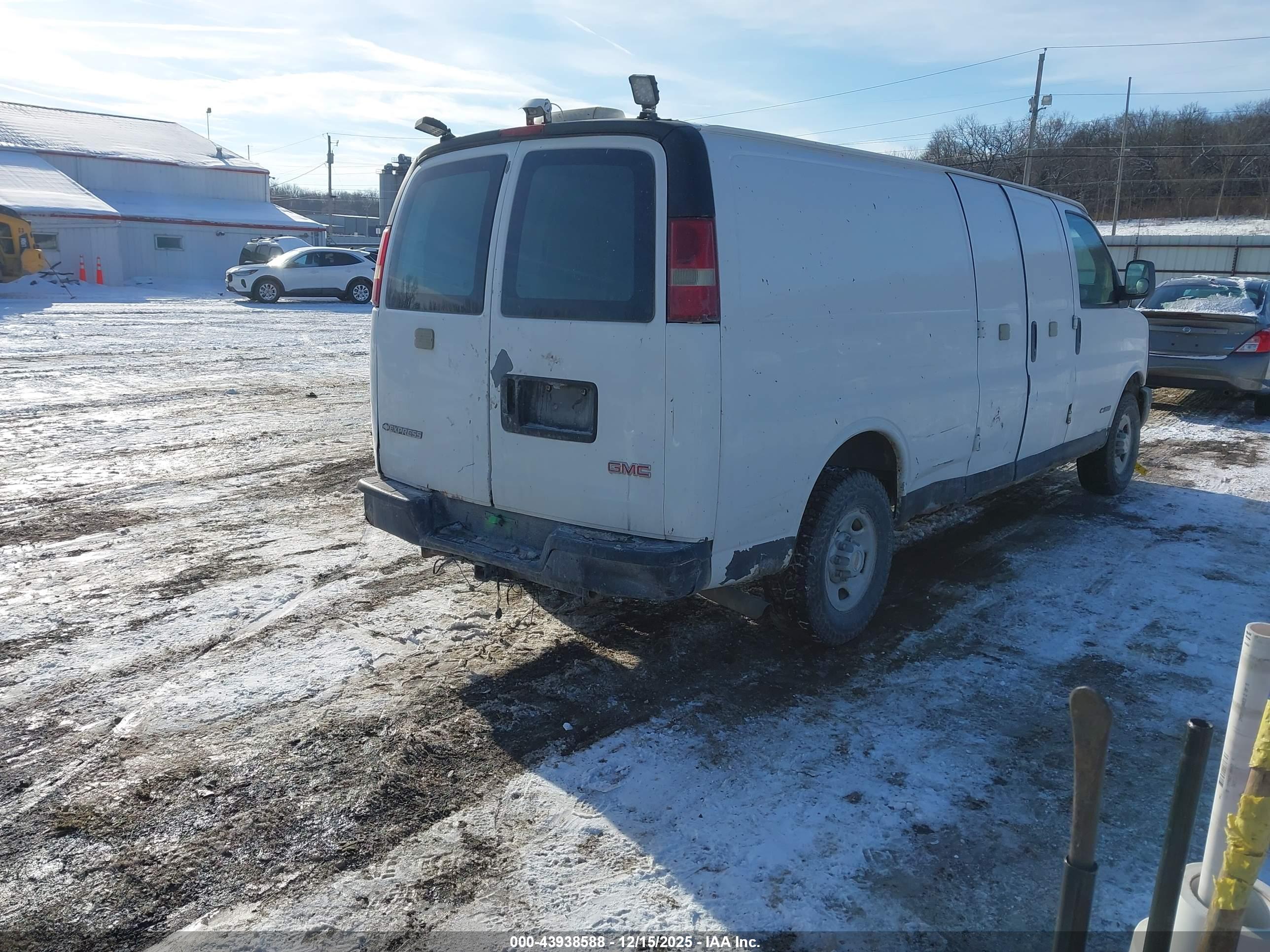 CHEVROLET EXPRESS image 4