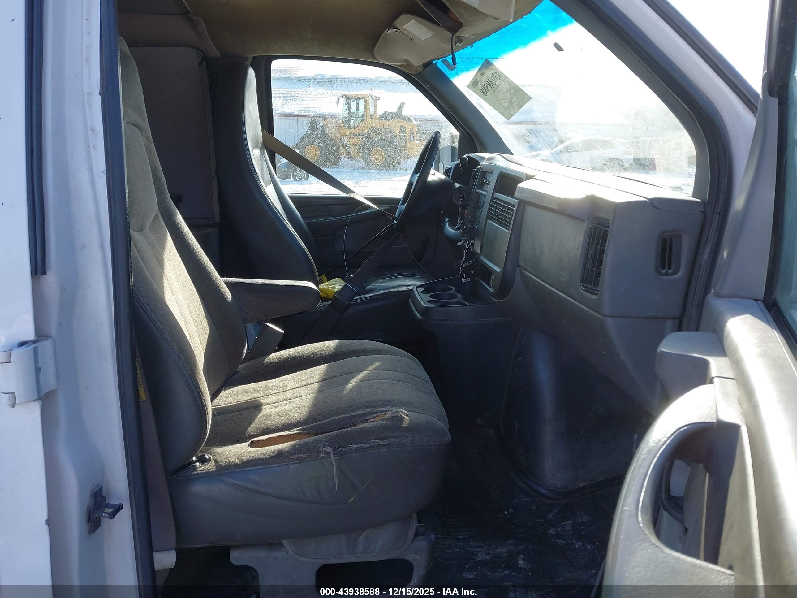 CHEVROLET EXPRESS image 5