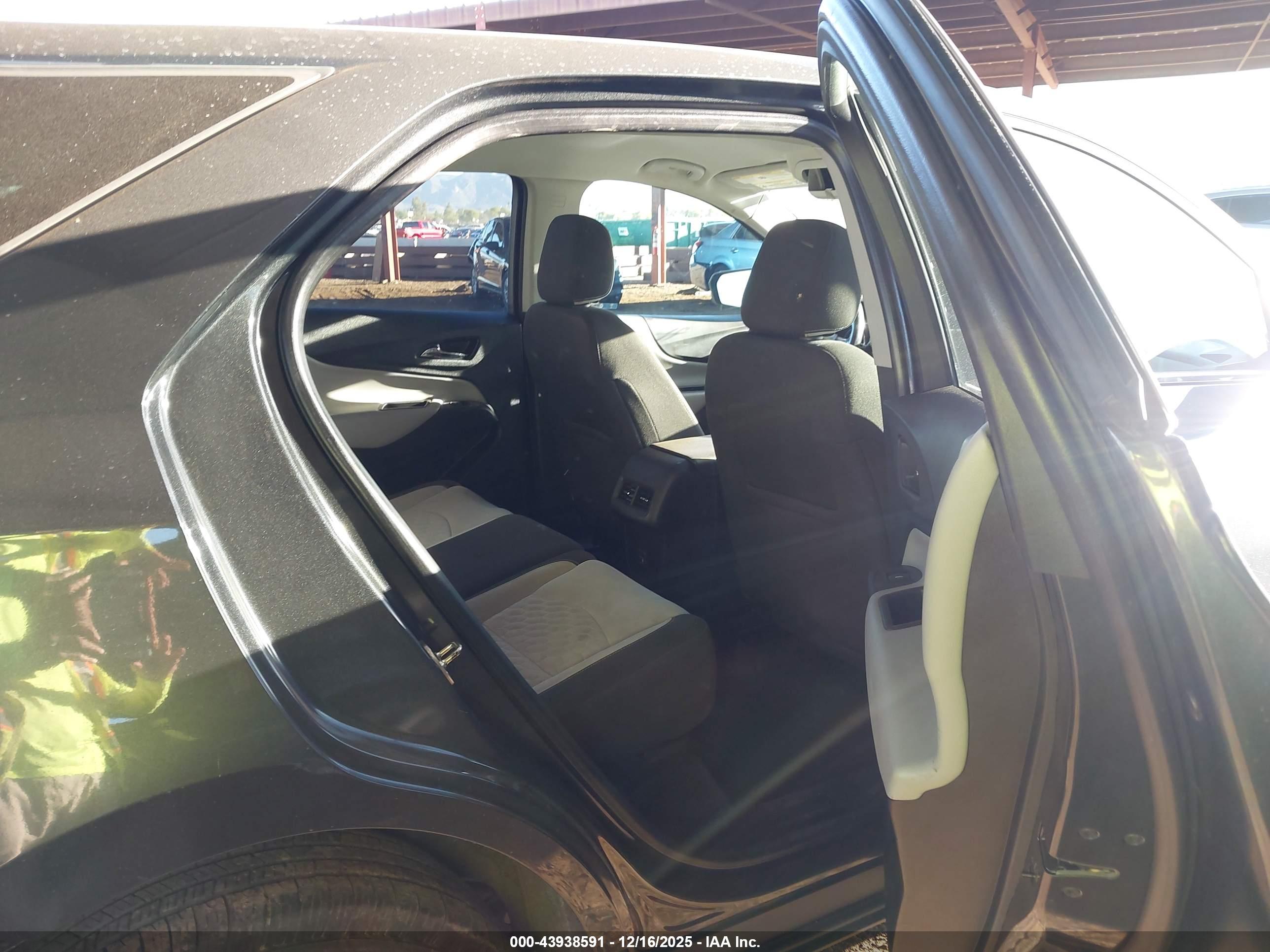 CHEVROLET EQUINOX image 8