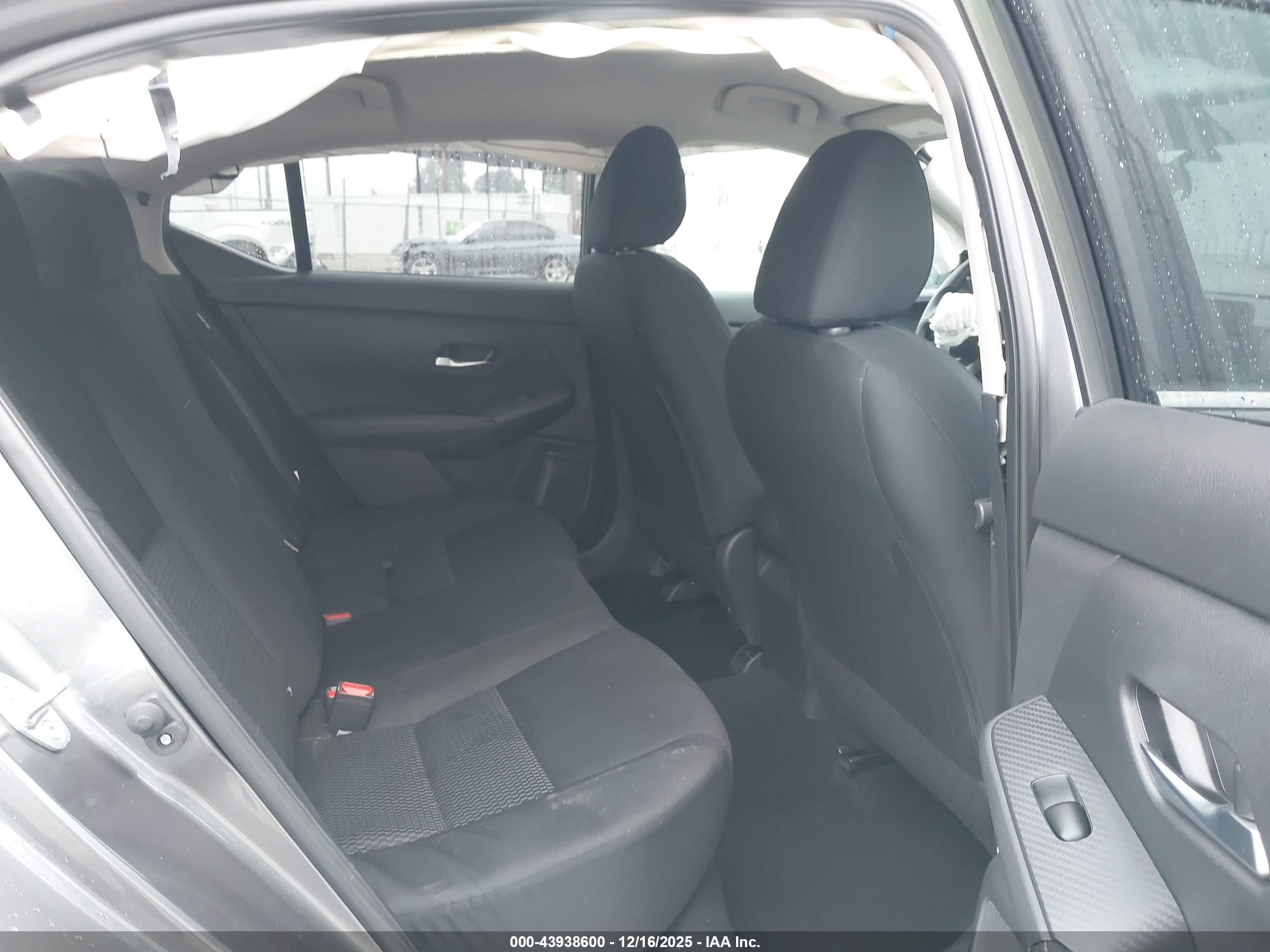 NISSAN SENTRA image 8