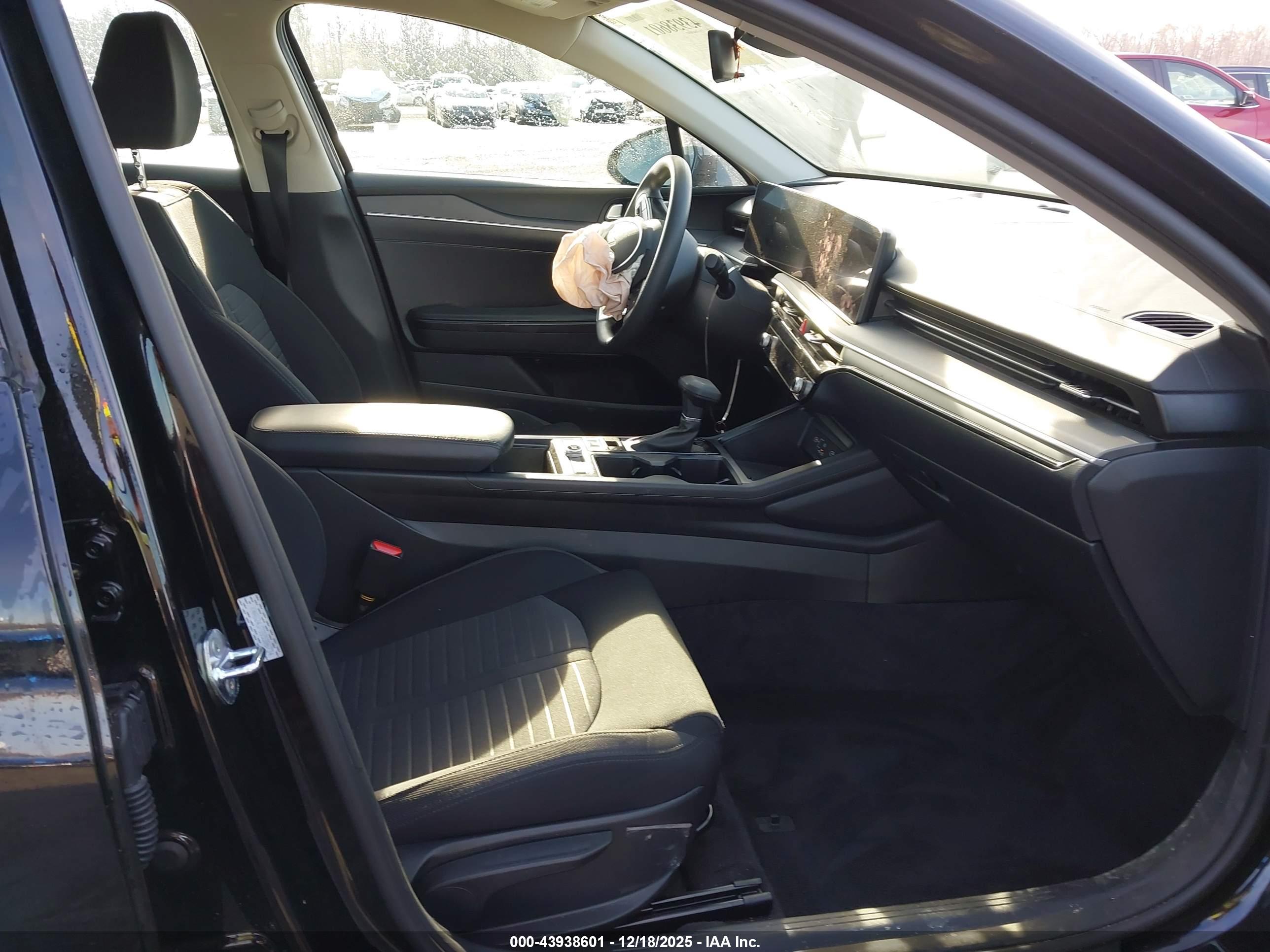 KIA K5 image 5