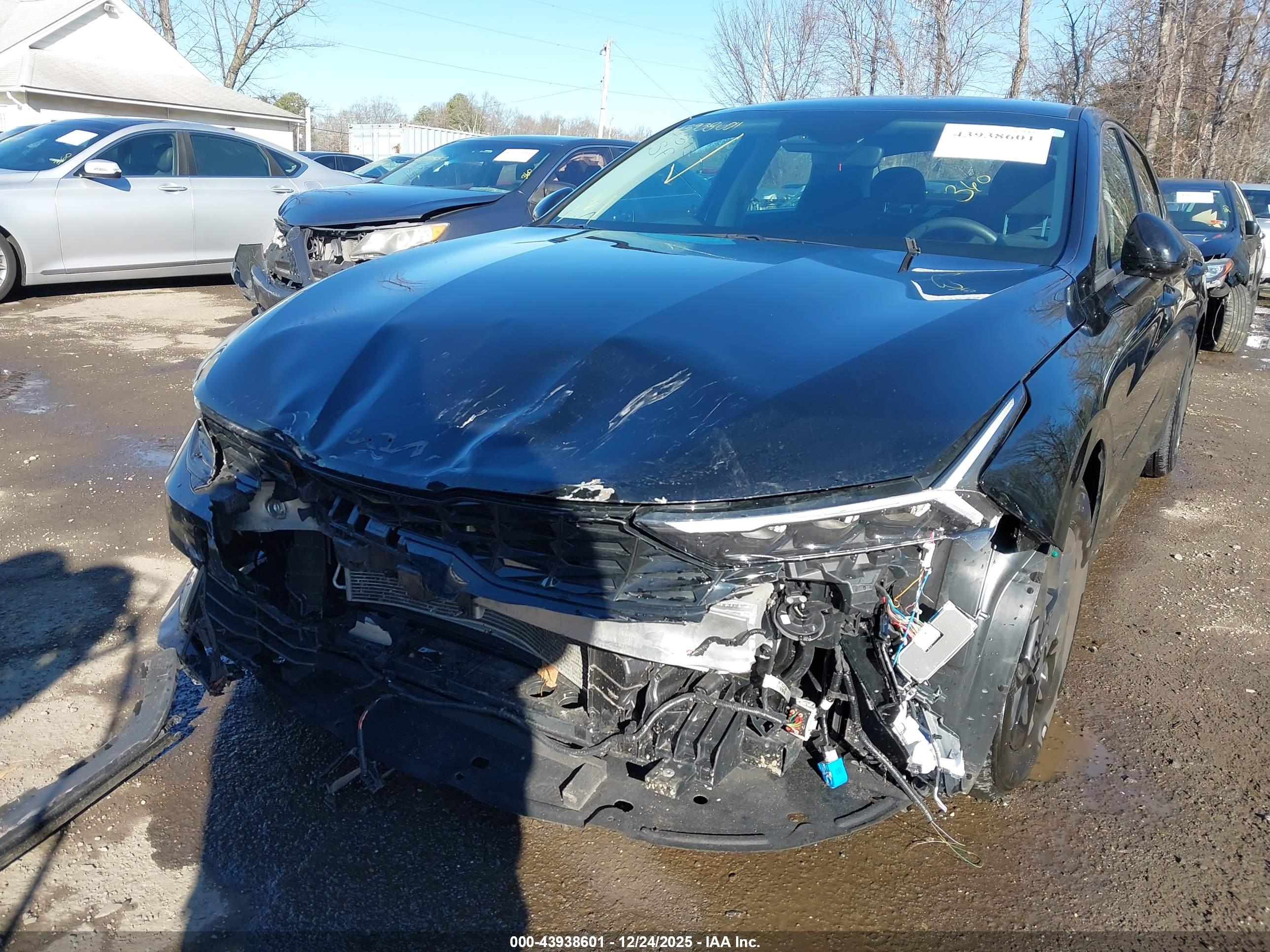 KIA K5 image 6