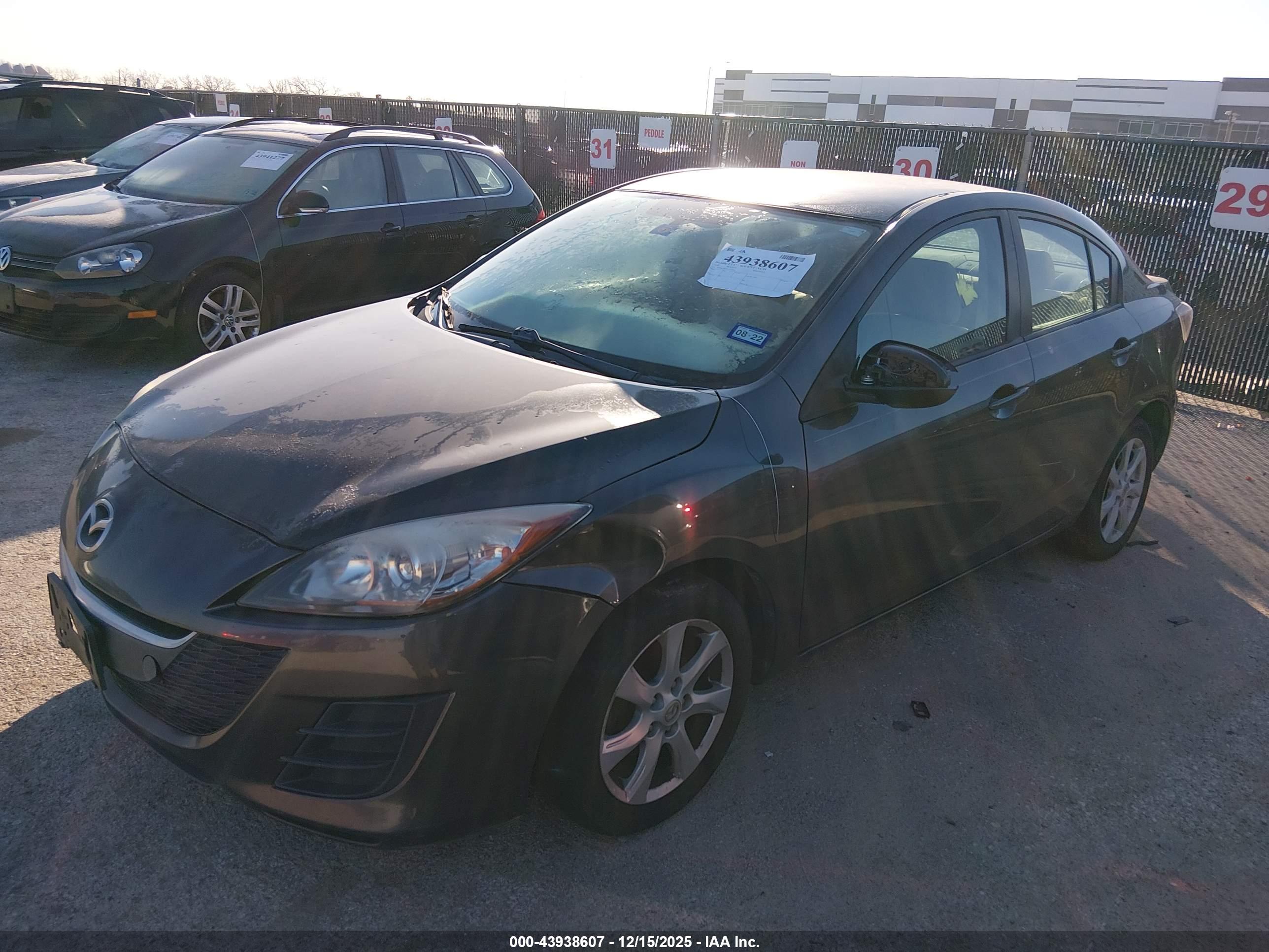 MAZDA MAZDA3 image 2