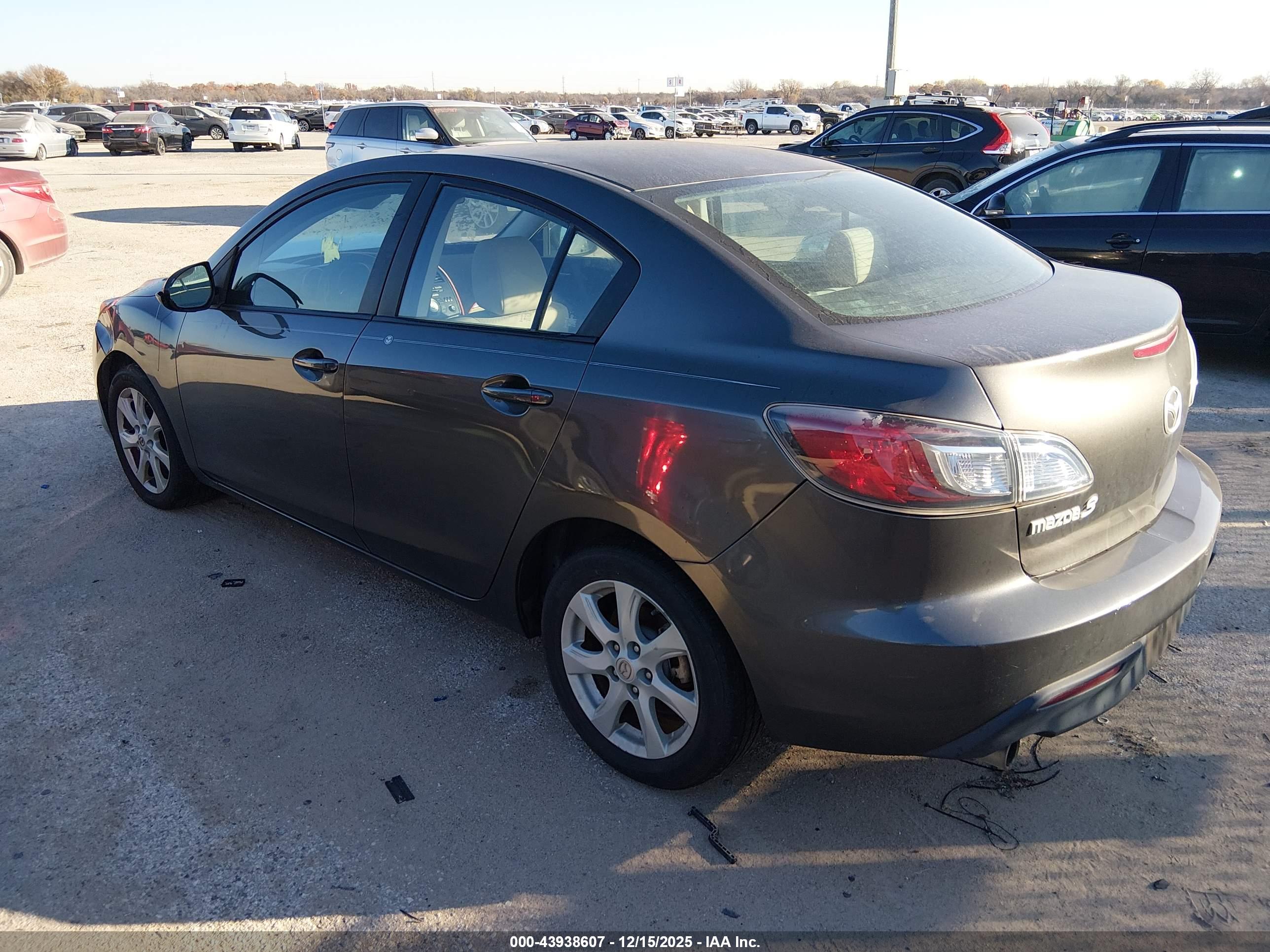 MAZDA MAZDA3 image 3