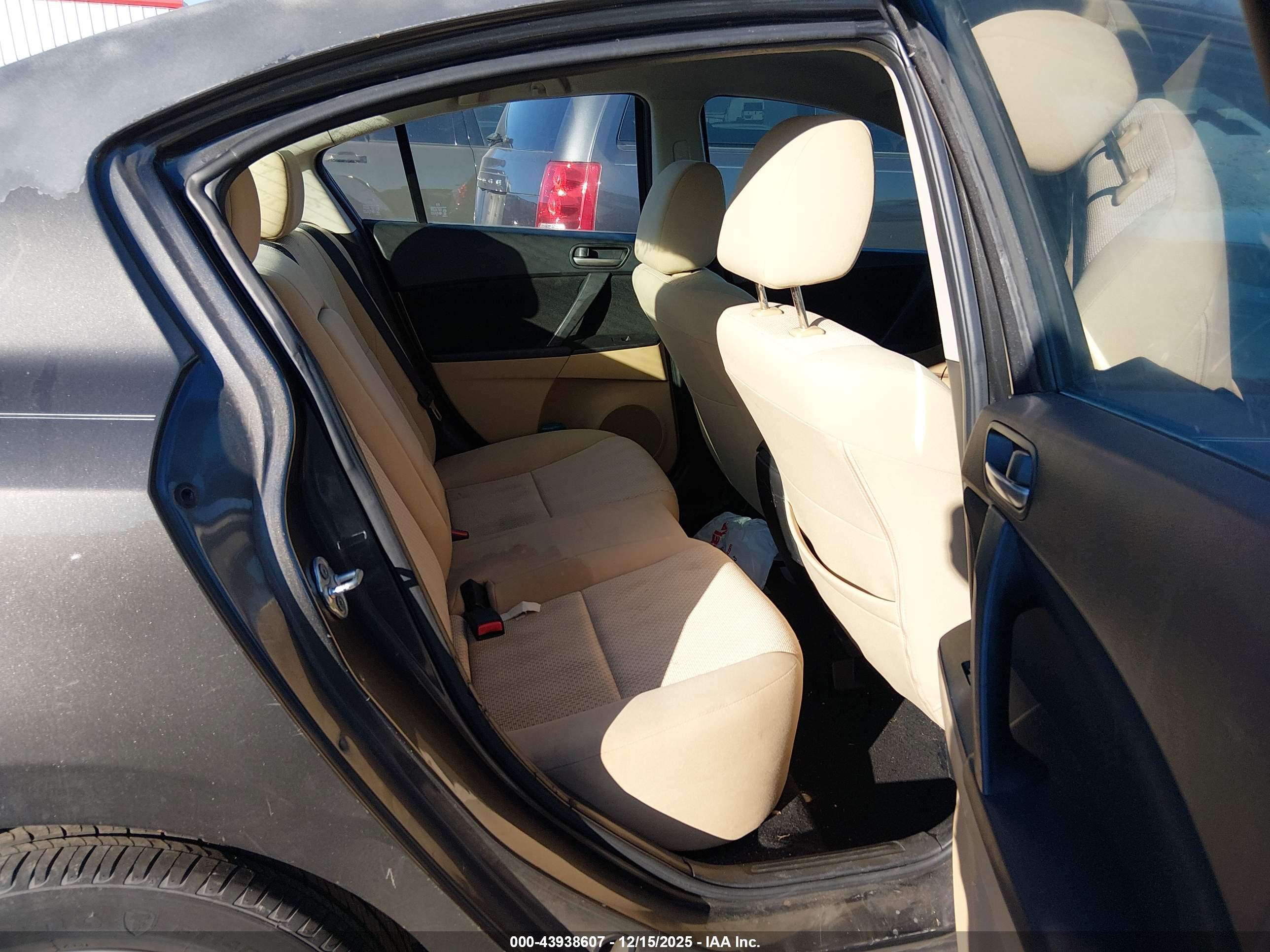 MAZDA MAZDA3 image 8