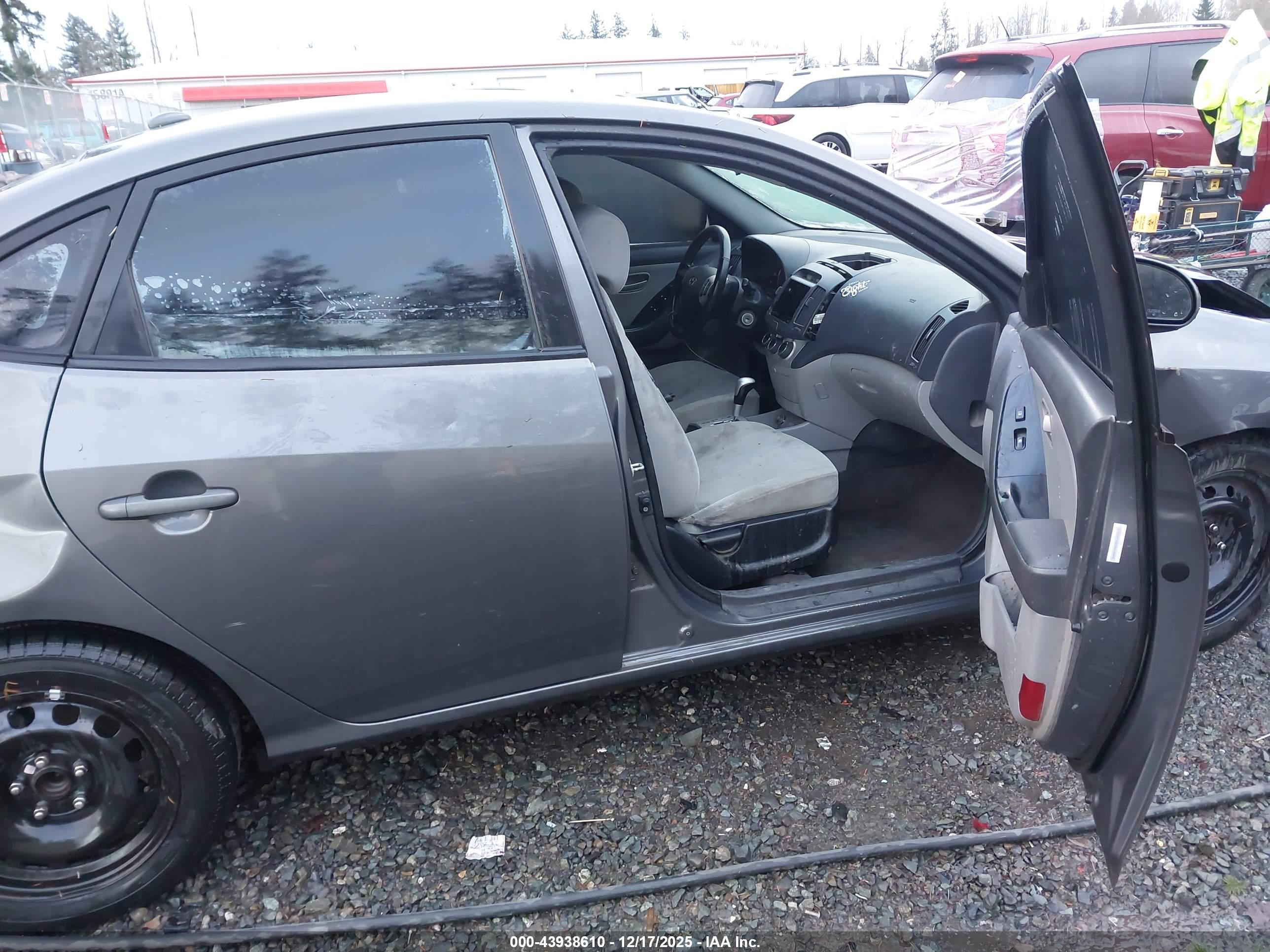 HYUNDAI ELANTRA image 5