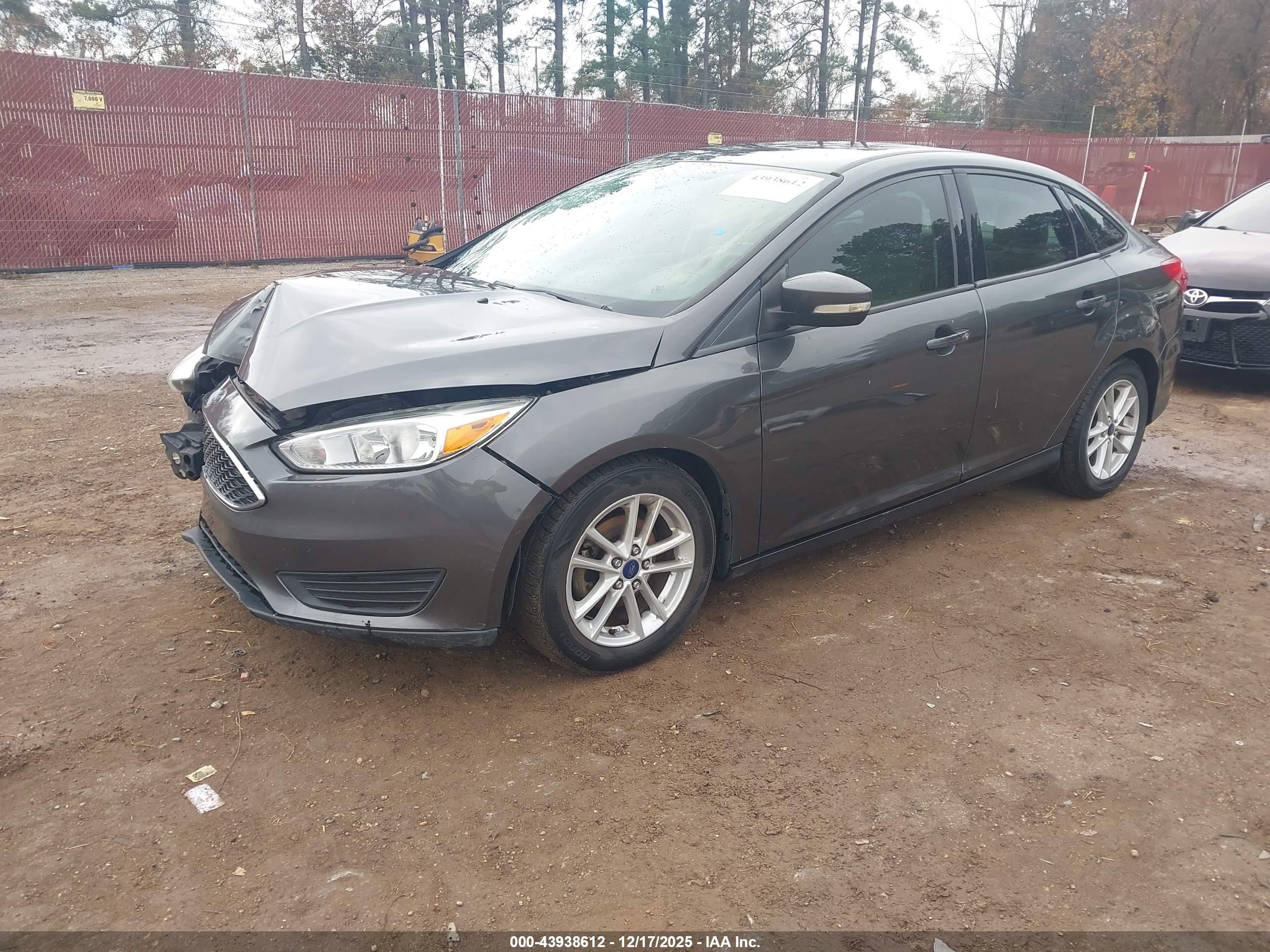FORD FOCUS image 2