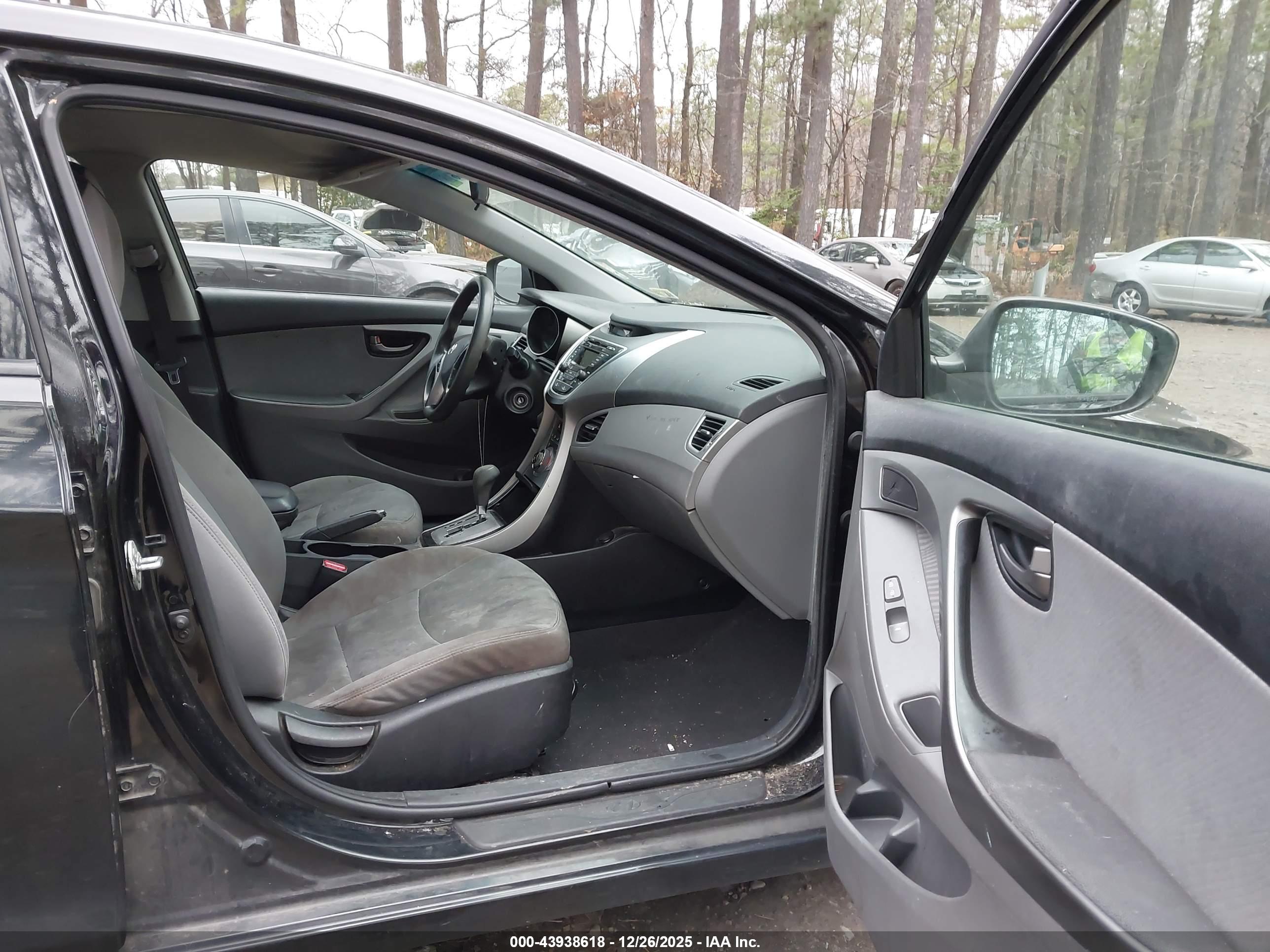 HYUNDAI ELANTRA image 5
