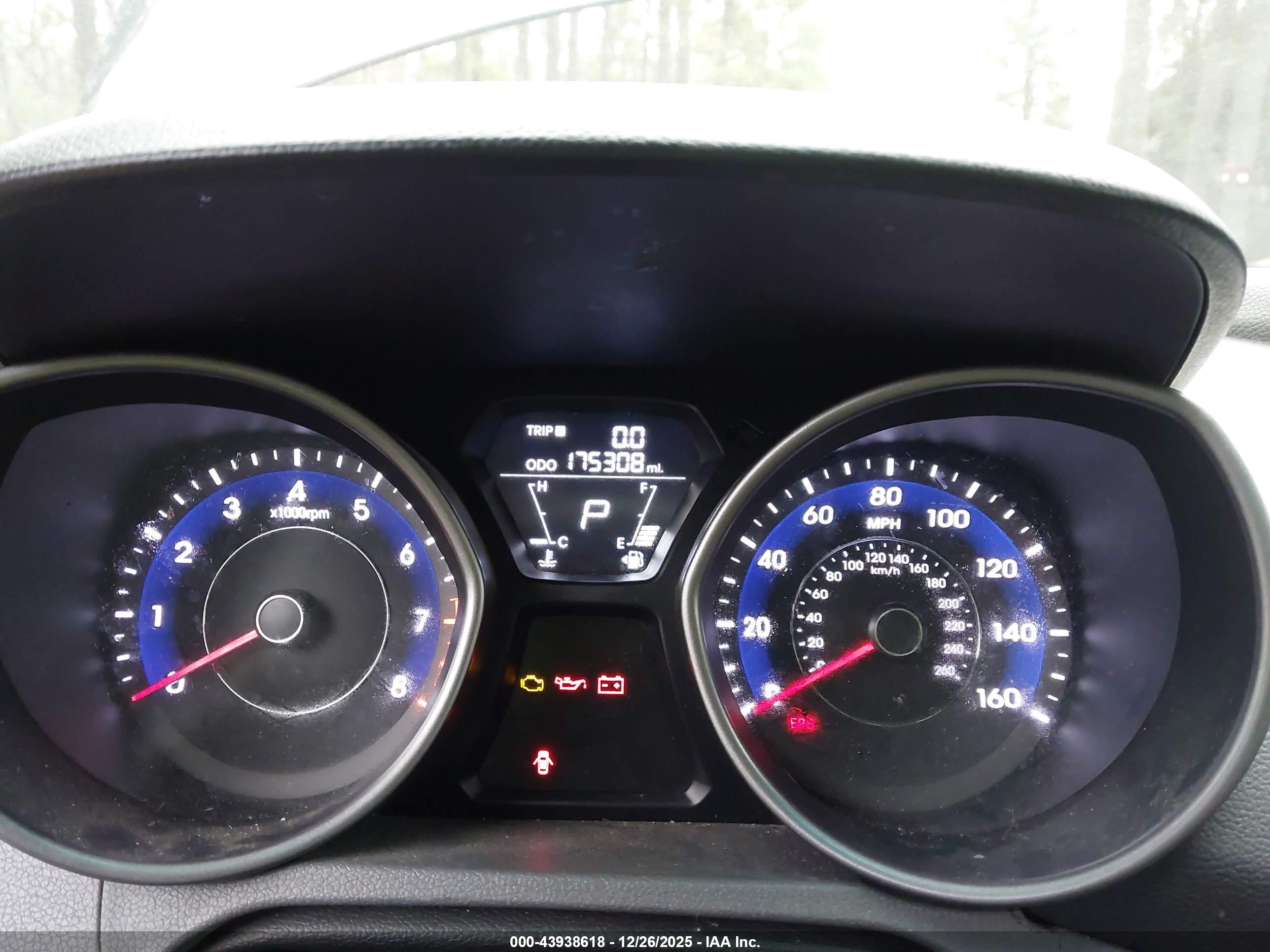 HYUNDAI ELANTRA image 7