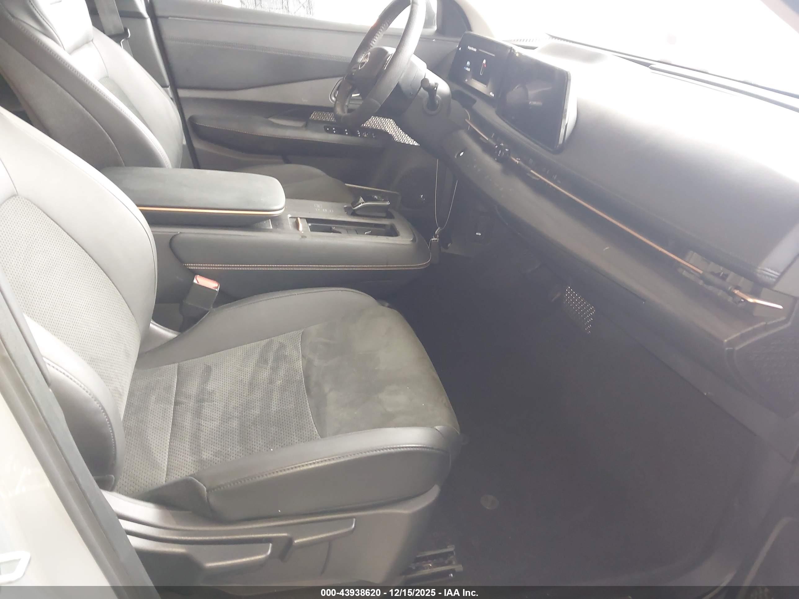 NISSAN ARIYA image 5
