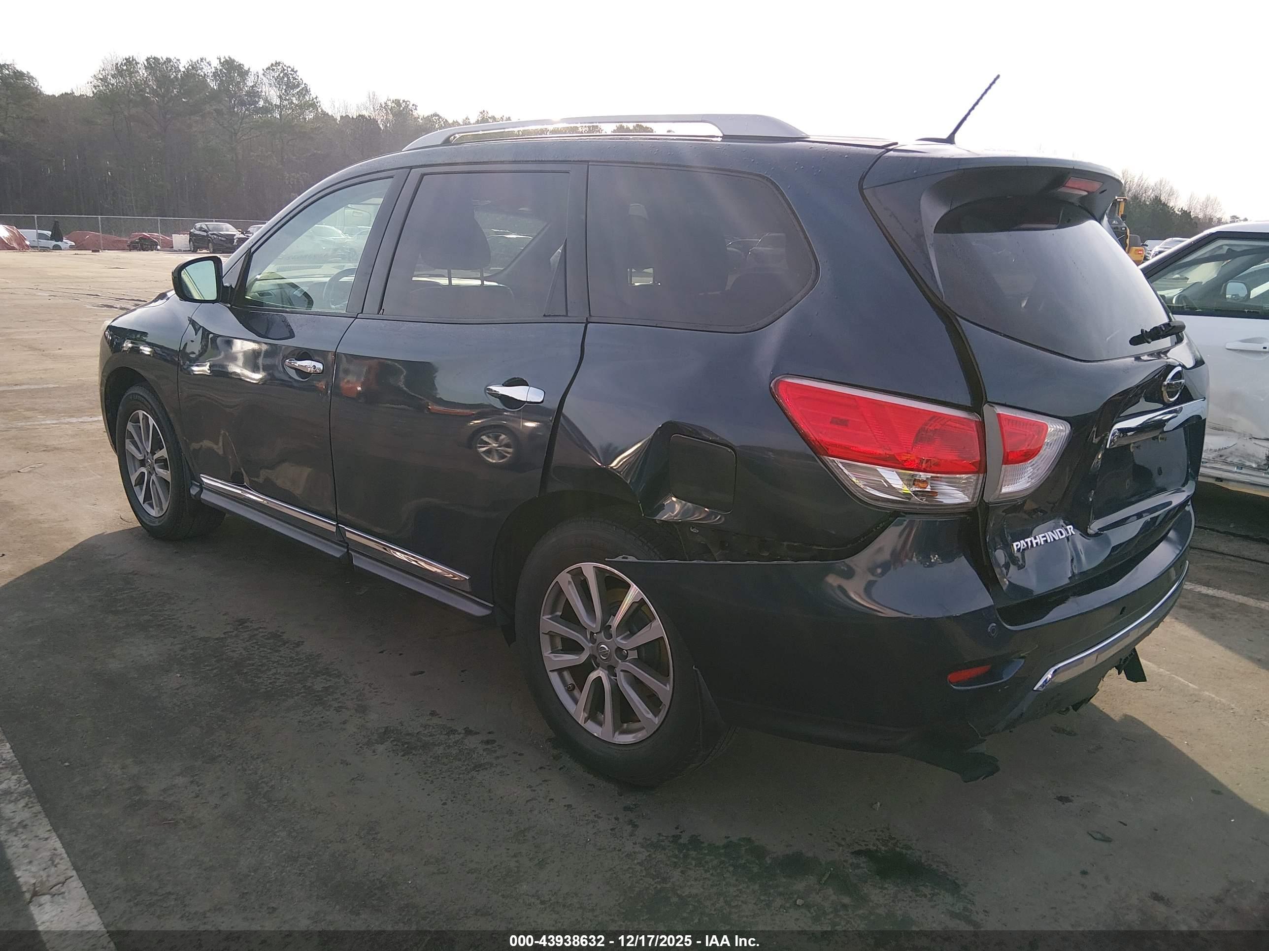 NISSAN PATHFINDER image 3