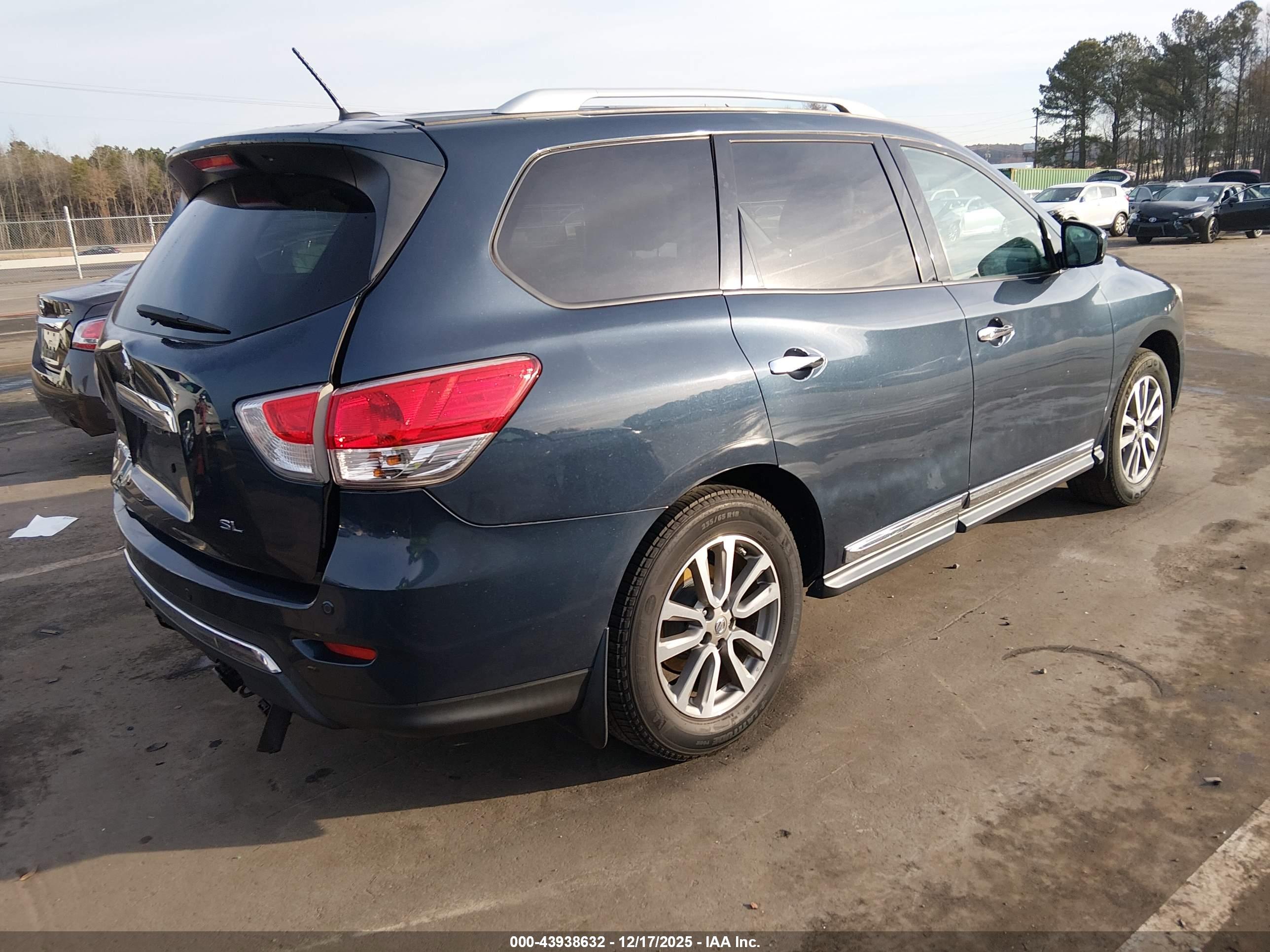 NISSAN PATHFINDER image 4