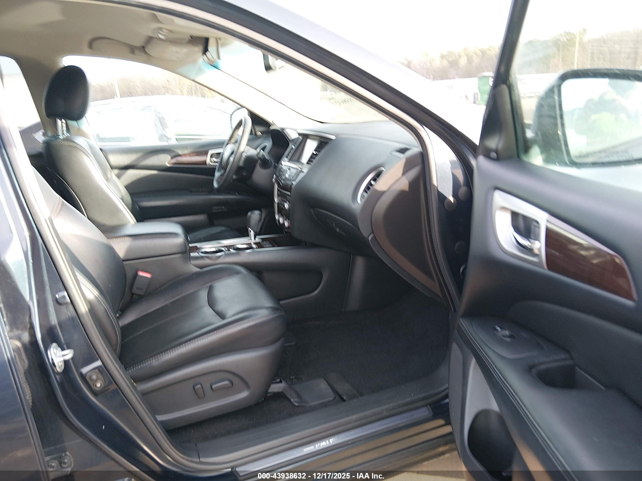 NISSAN PATHFINDER image 5