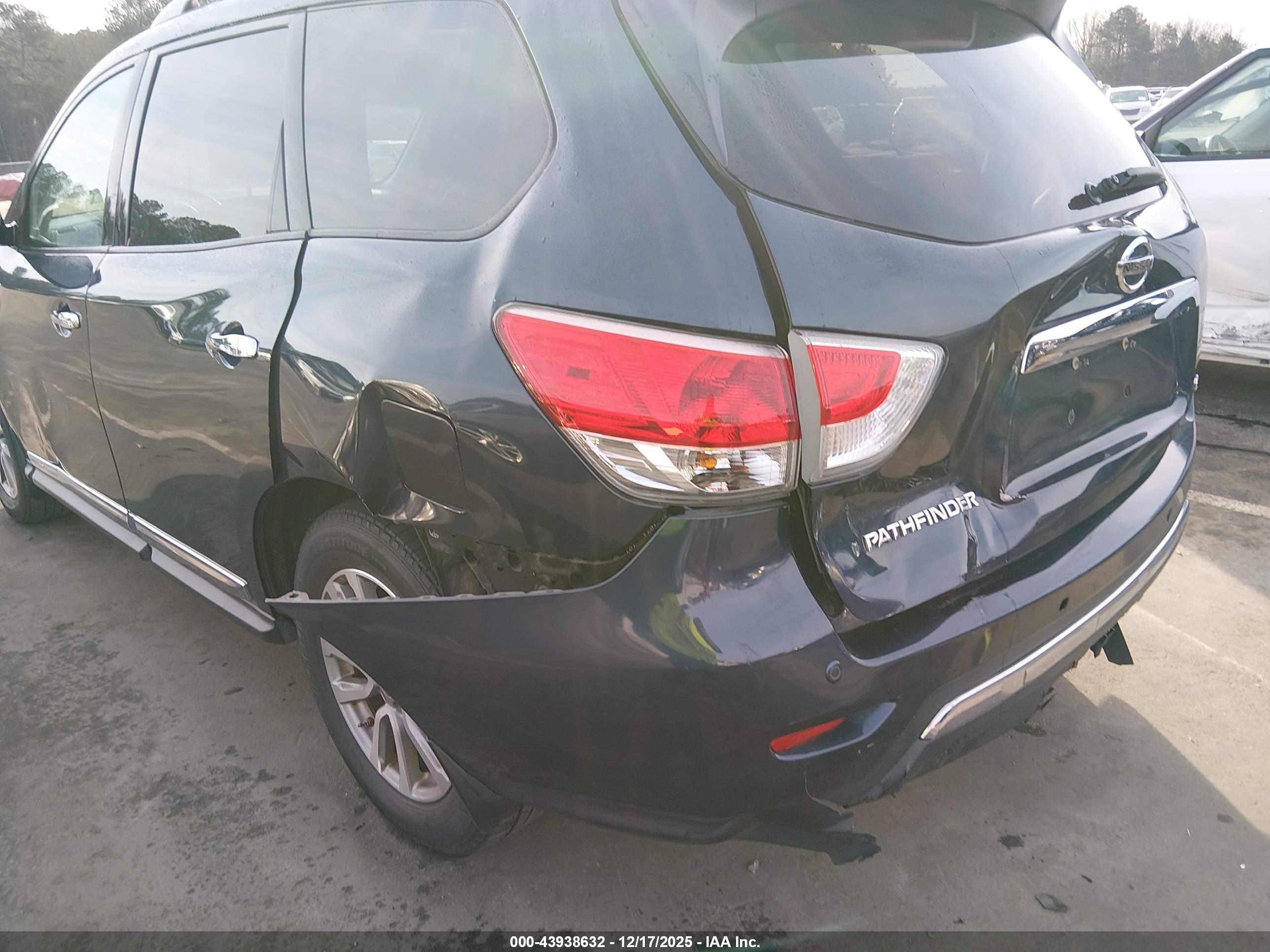 NISSAN PATHFINDER image 6
