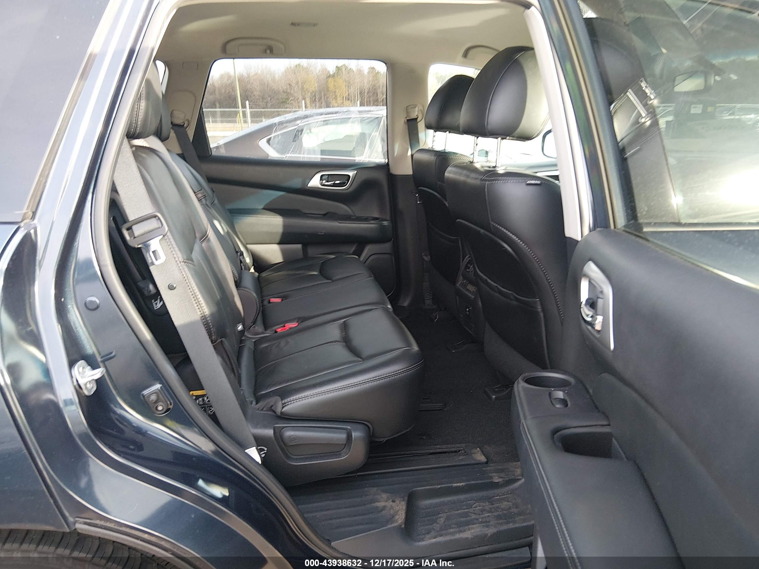 NISSAN PATHFINDER image 8