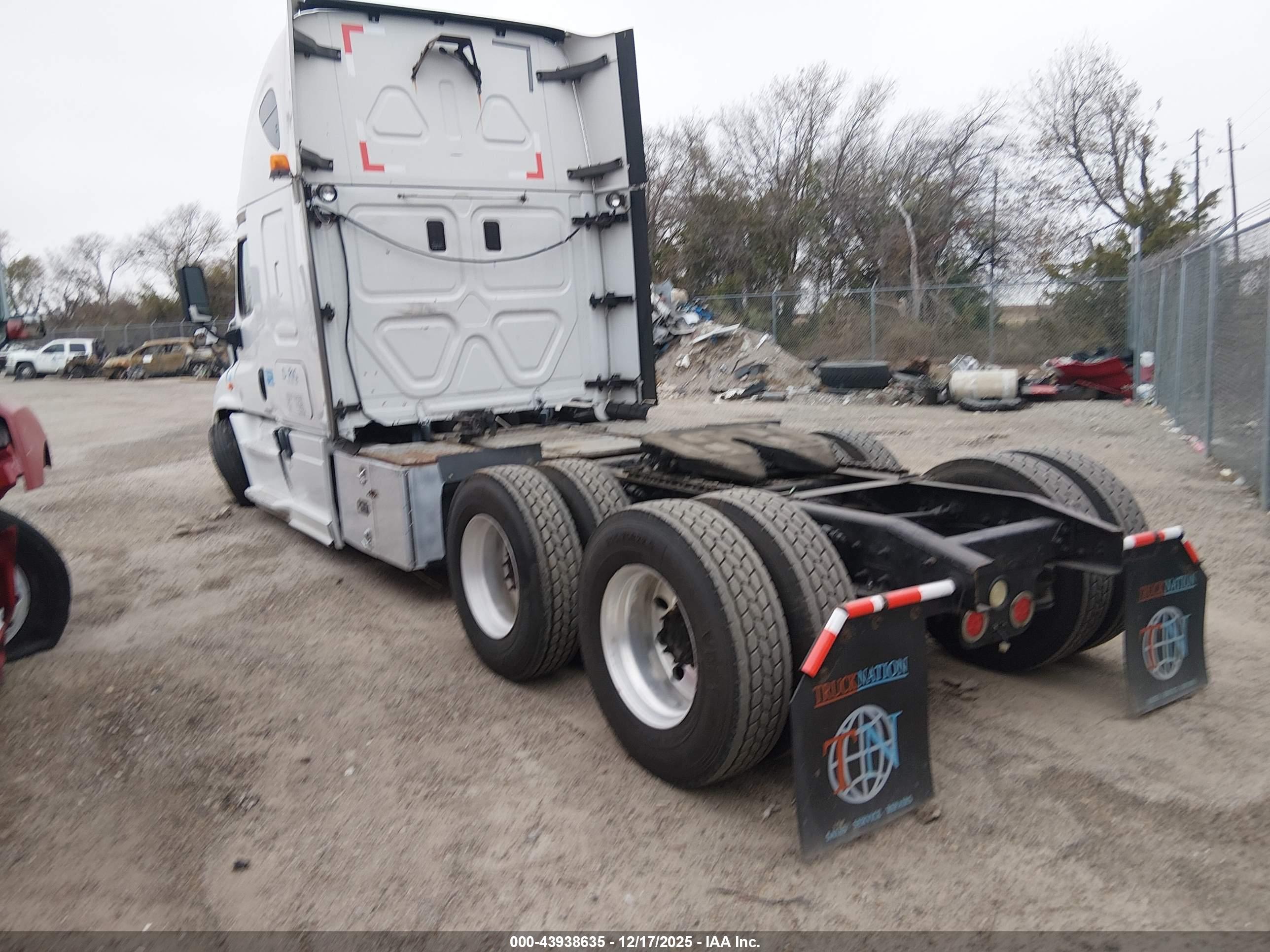 FREIGHTLINER CASCADIA image 3