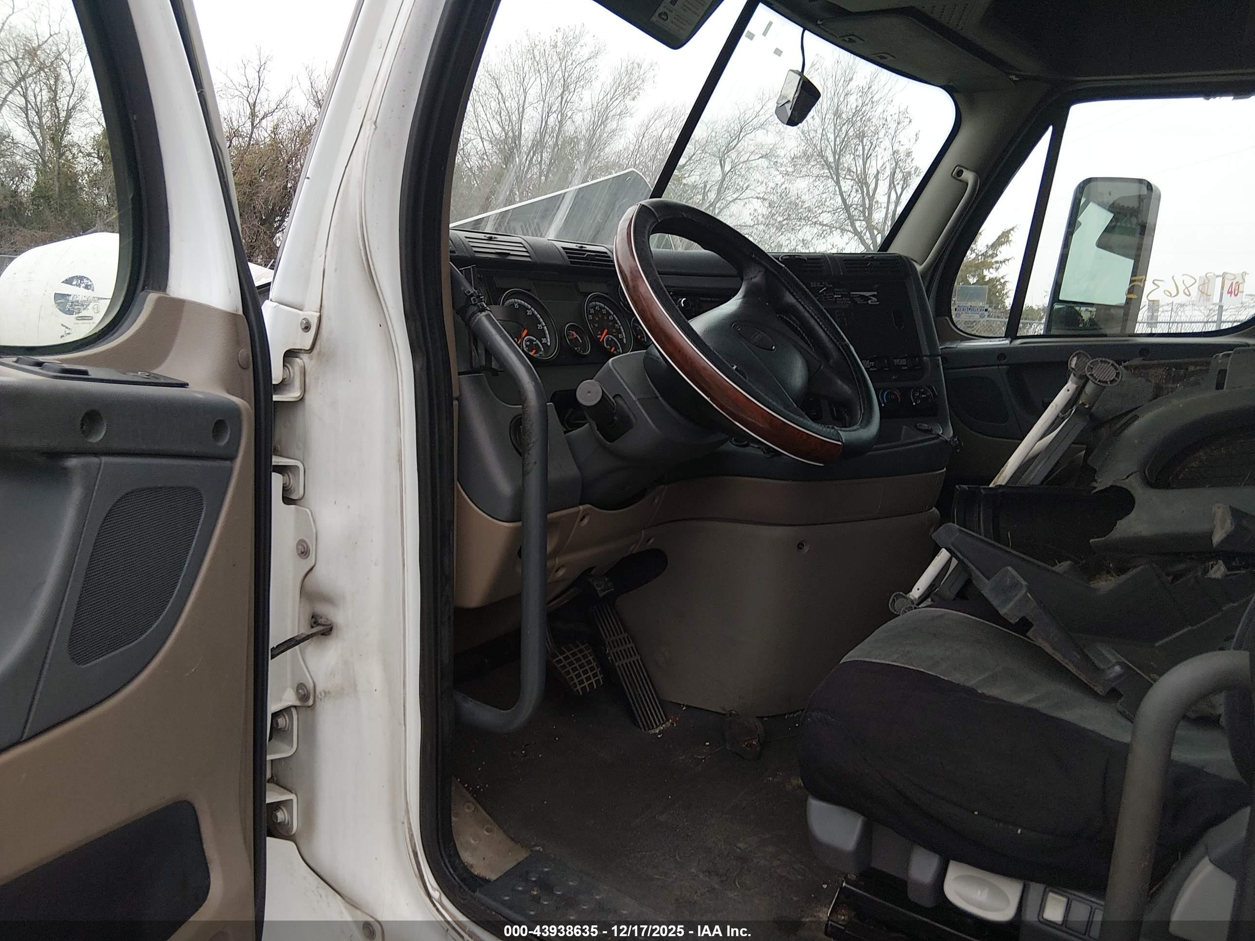 FREIGHTLINER CASCADIA image 7